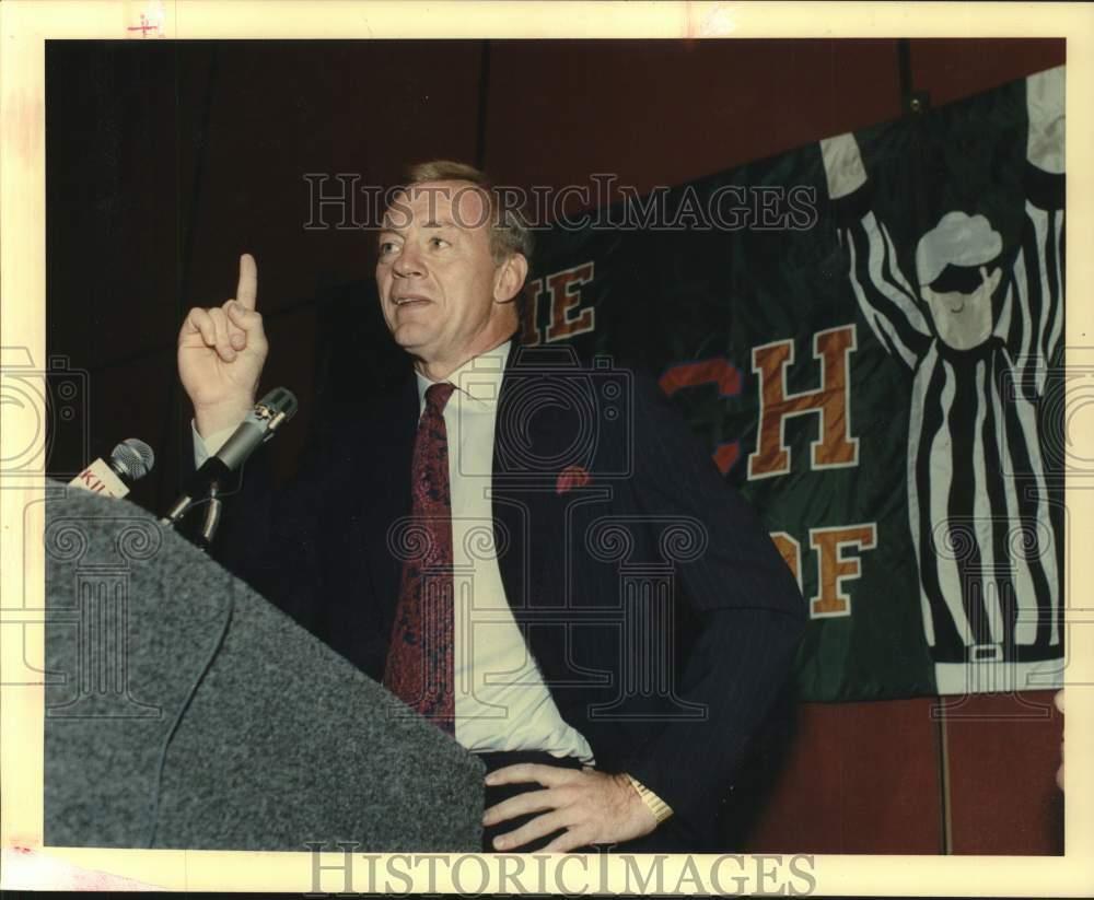 1989 Press Photo Dallas Cowboys owner Jerry Jones at Touchdown Club luncheon