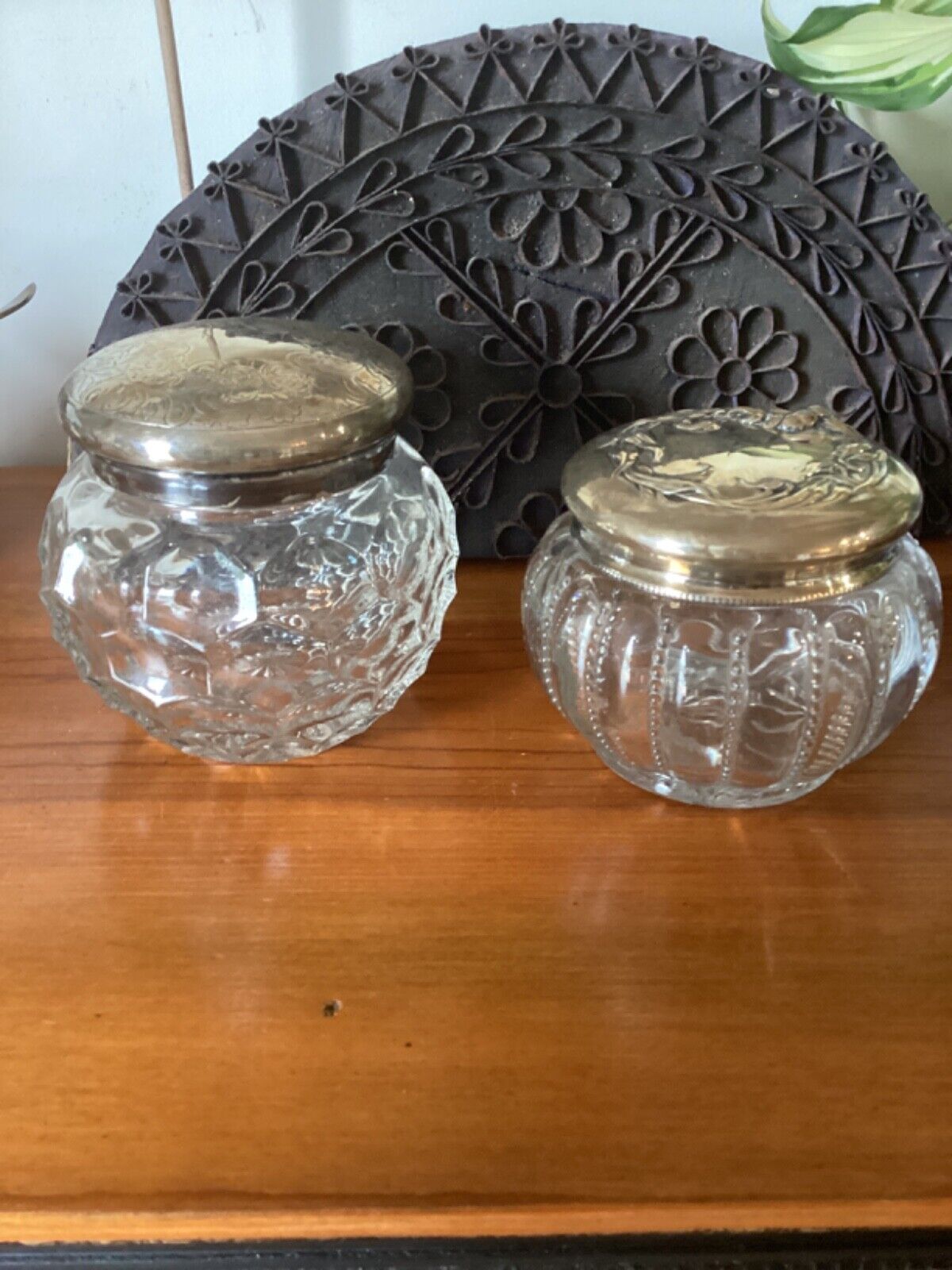 Antique Vanity Jars Victor Silver Co Quadruple Plate Powder Crystal Repousse