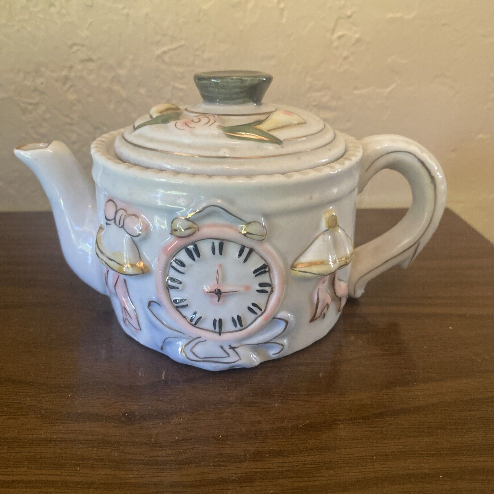 VTG Small Teapot With Clock Design 