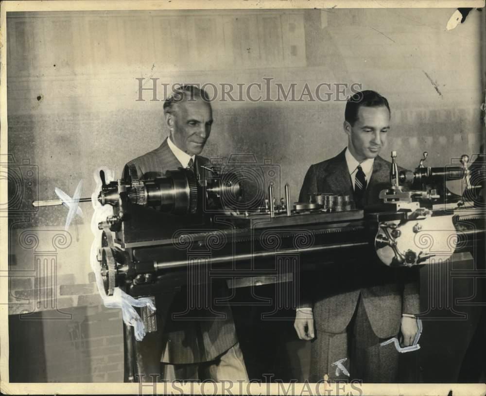 Press Photo Inventor Henry Ford and Colleague with Mechanism - tux13184