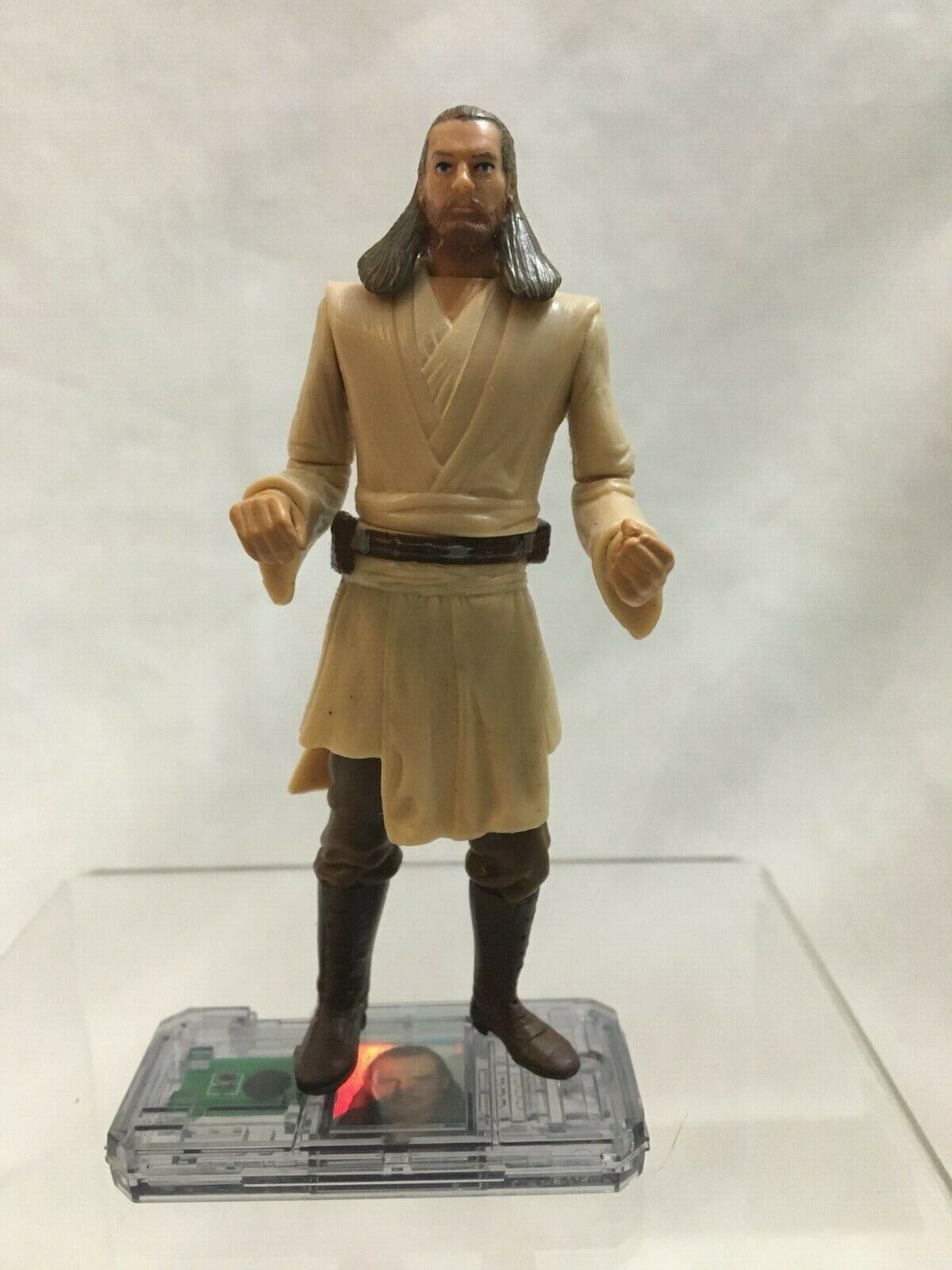 Hasbro Star Wars Episode I TPM Jedi Master Qui-Gon Jinn with Commtech Chip Stand