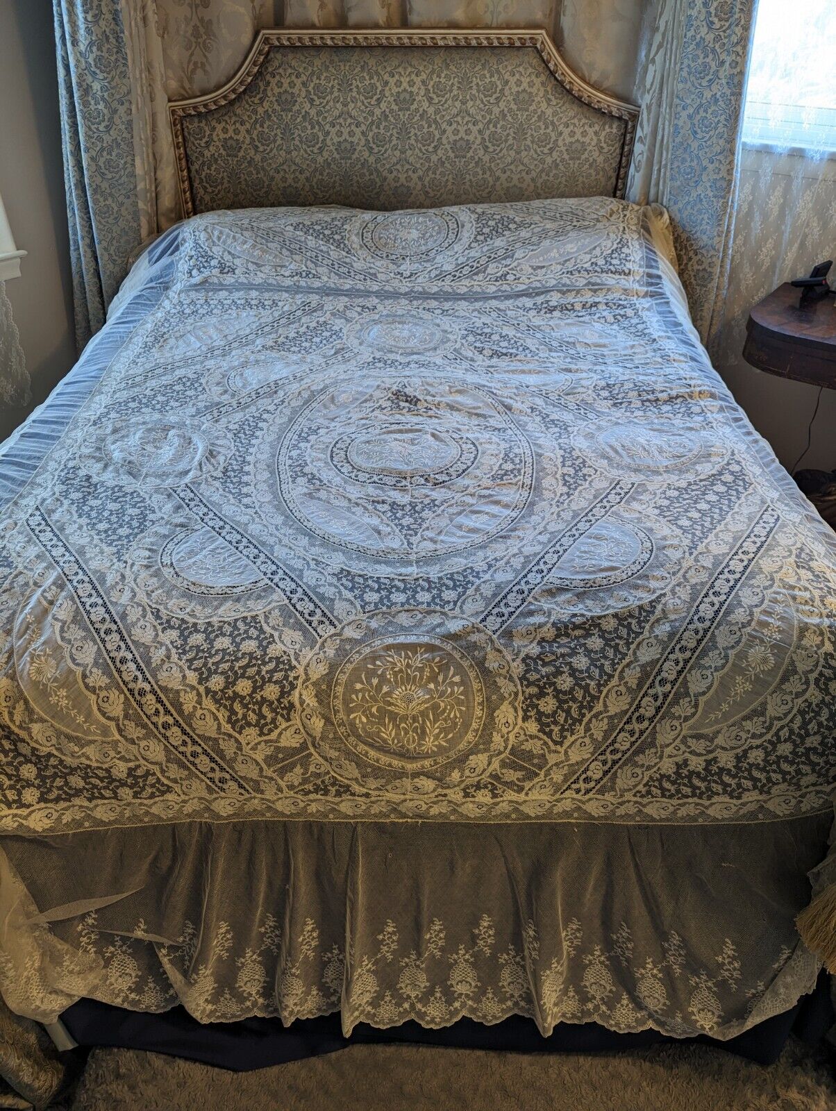 GORGEOUS Antique French Normandy Lace Bedspread Embroidery Tambour Lace 100 x 83