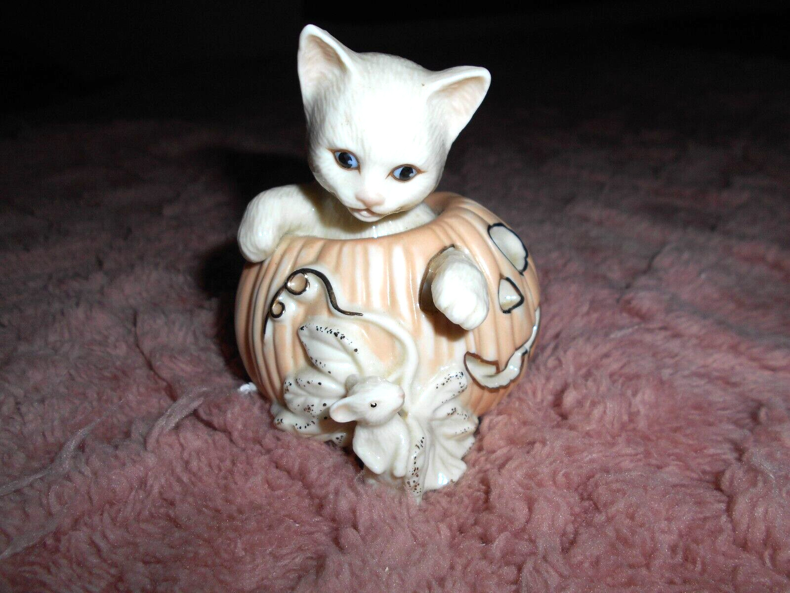  Lenox White Cat In Pumpkin Jack o Lantern With Mouse Porcelain Figurine 
