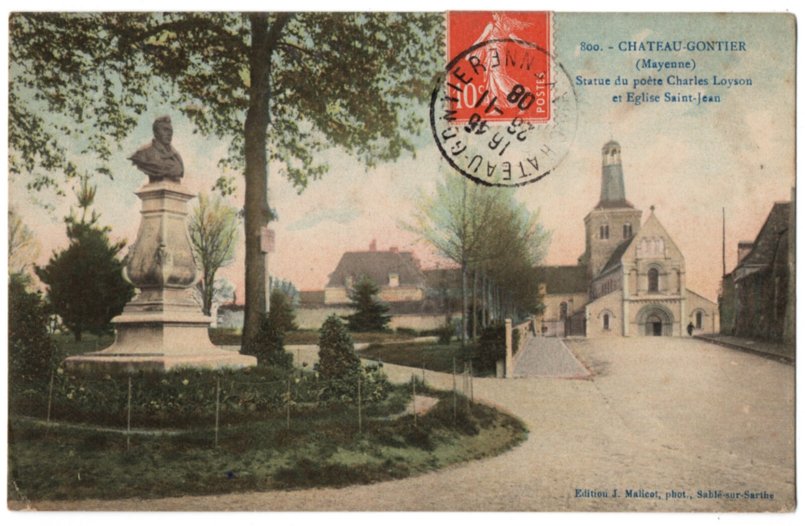 CPA 53 - CHATEAU GONTIER (Mayenne) 800. Statue du Poète Charles Loyson et Eglise