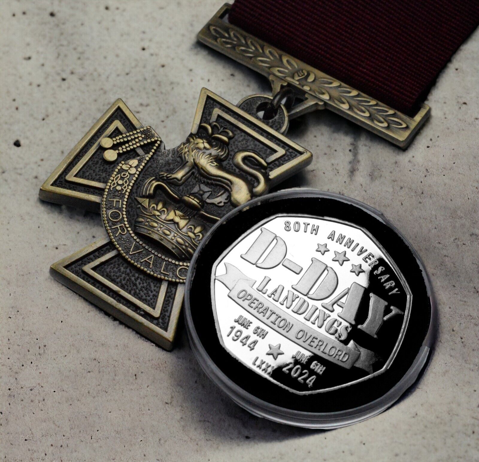 D-DAY LANDINGS 80th Anniversary Commemorative Coin and Victoria Cross Medal Set