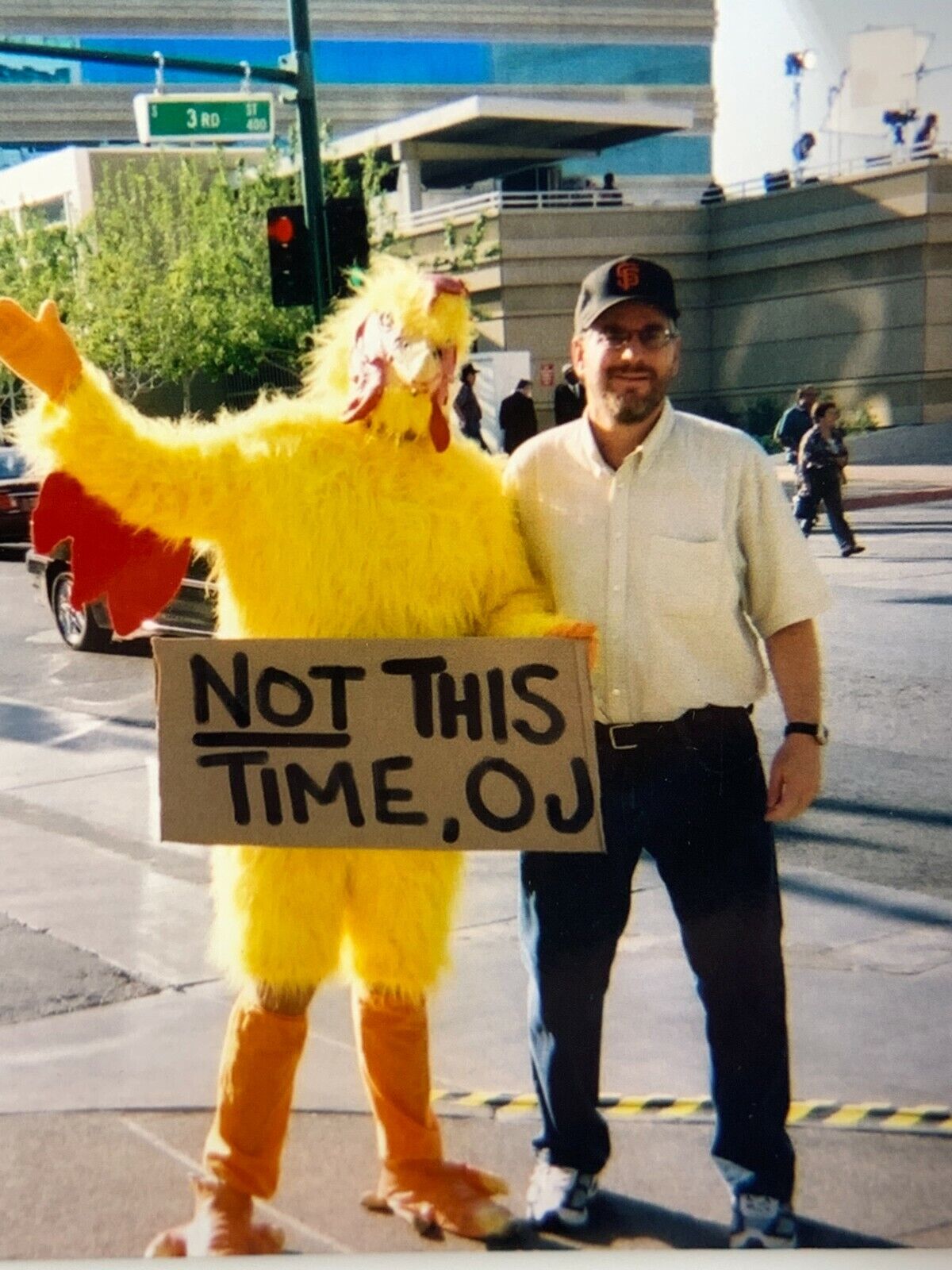 AvG) 4x6 Photograph Funny Chicken Holding Sign NOT THIS TIIME OJ Simpson