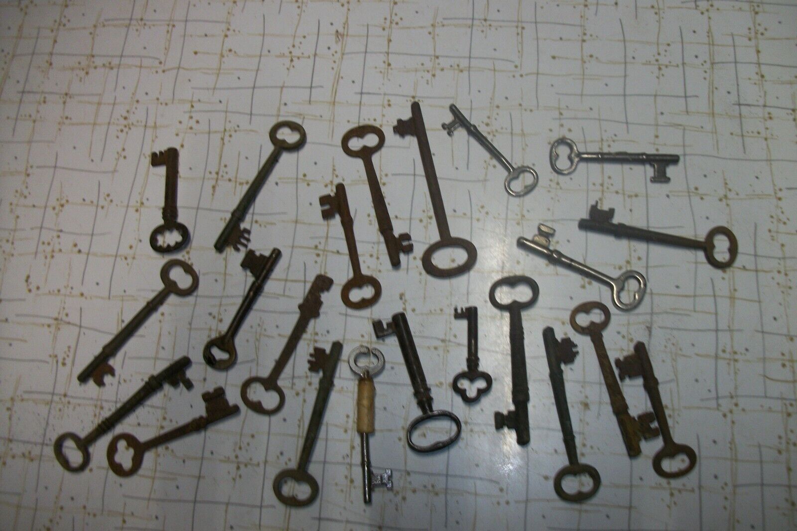 Antique Lot Of 22 SKELETON KEYS ~Some Solid Brass & Some Steel Keys /Mixed Lot