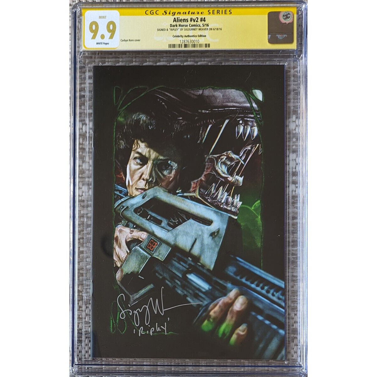 Aliens v2 #4 variant__CGC 9.9 MINT SS__Signed by Sigourney Weaver w/ \