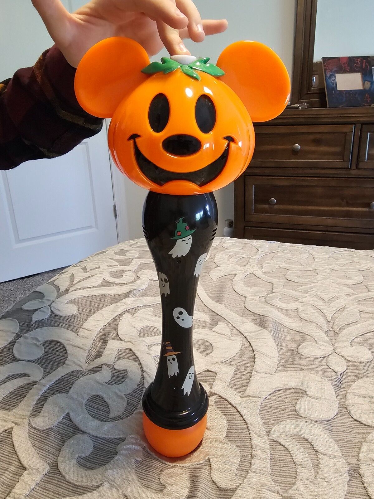 Disney 2022 Halloween Mickey Mouse Pumpkin Jack-o-Lantern Glow Bubble Wand