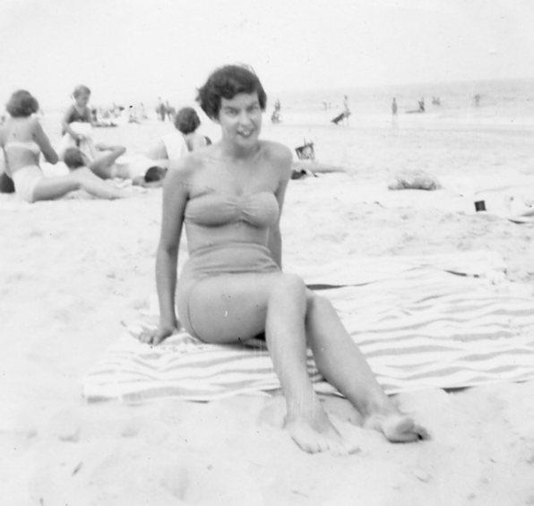 XX67 Vtg Photo WOMAN SWIM SUIT, on blanket, Virginia Beach, VA c Mid Cent