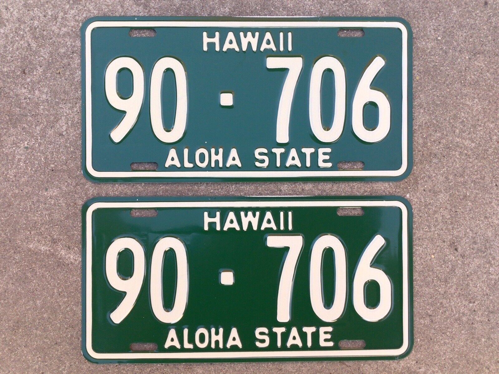 (2) - MATCHING PAIR - 1961  to 1968 -HAWAII -LICENSE PLATES - NOS -WITH ENVELOPE