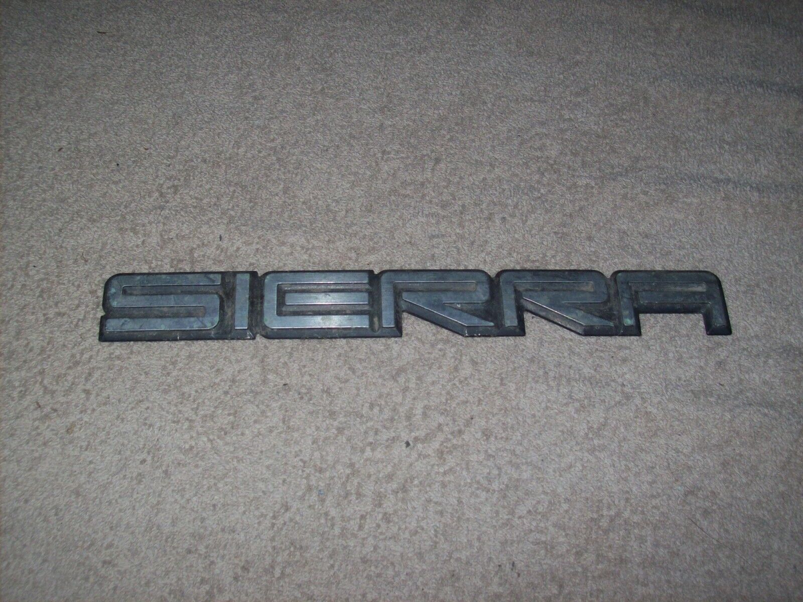 2003 - 2007 GMC Sierra Talegate Emblem