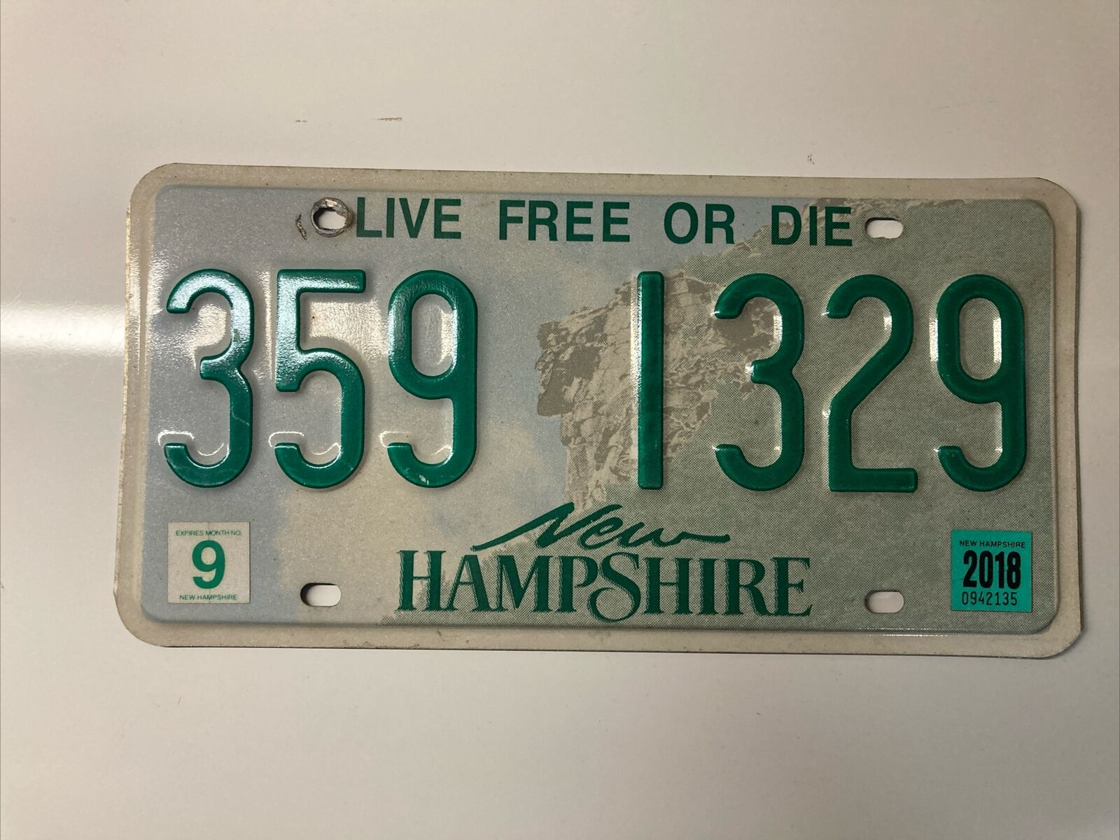 New Hampshire License Plate -authentic, Good Condition, Old Man Of The Mountain