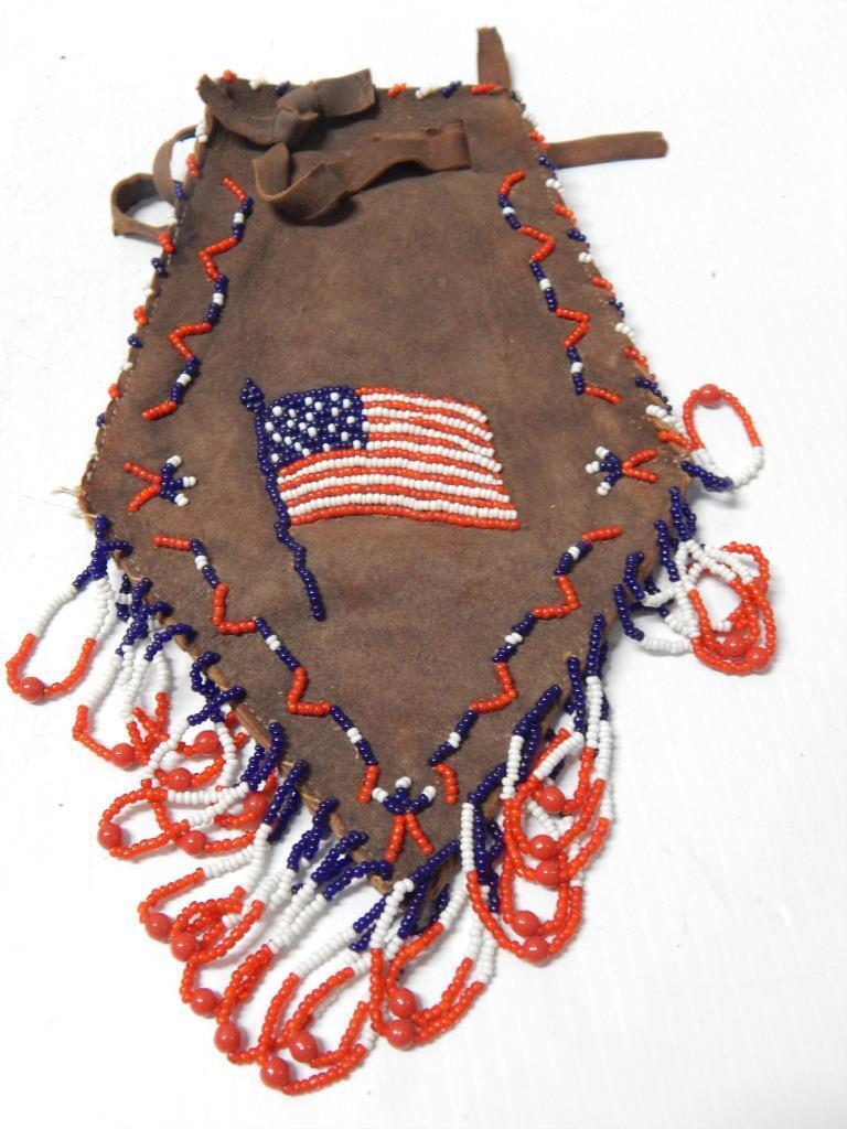 ANTIQUE WW1 ERA CROW INDIAN PATRIOTIC USA FLAG BEADED POUCH / BAG NATIVE OLD