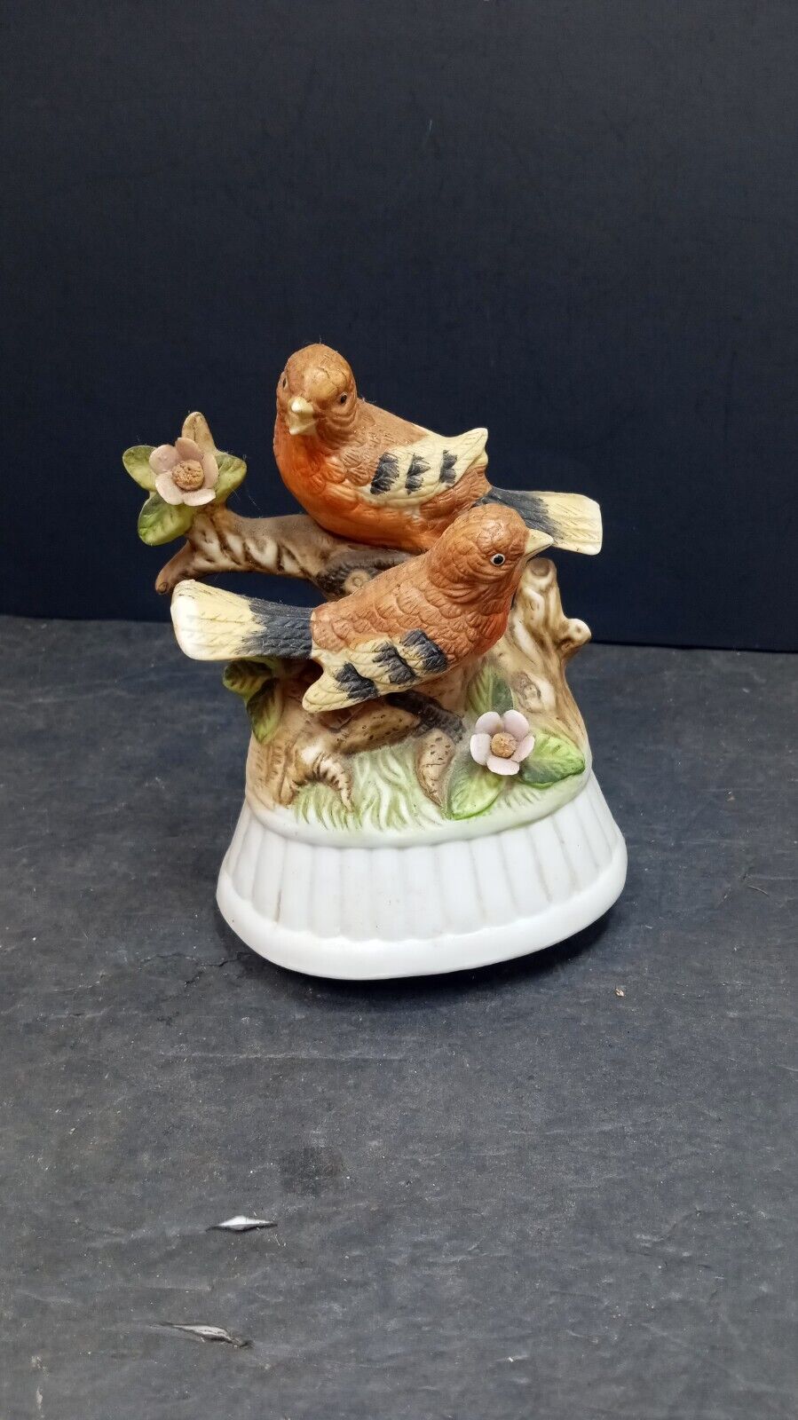 ❤️ Vintage Ceramic Birds Wind Up Music Plays Beautifully -Not Sure Of The Song 