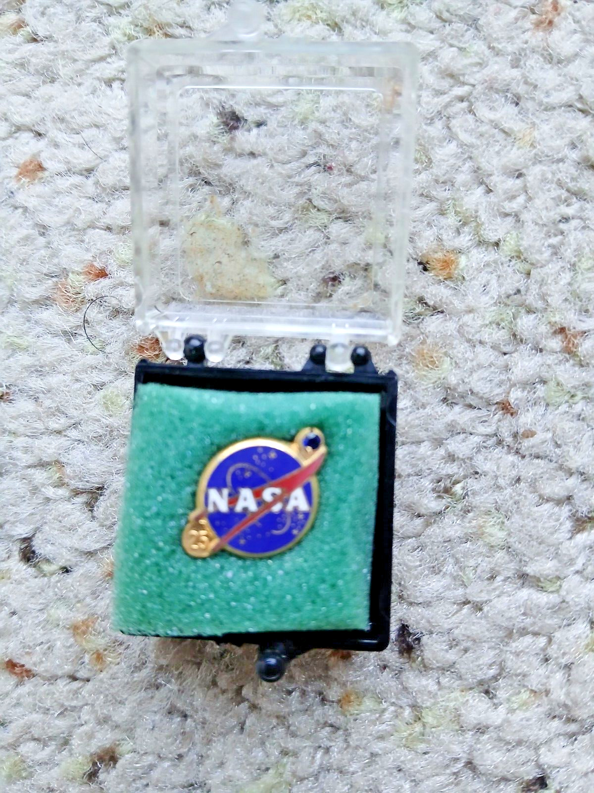 vtg nasa 25th anniversary emplyee pin with stone and  in case
