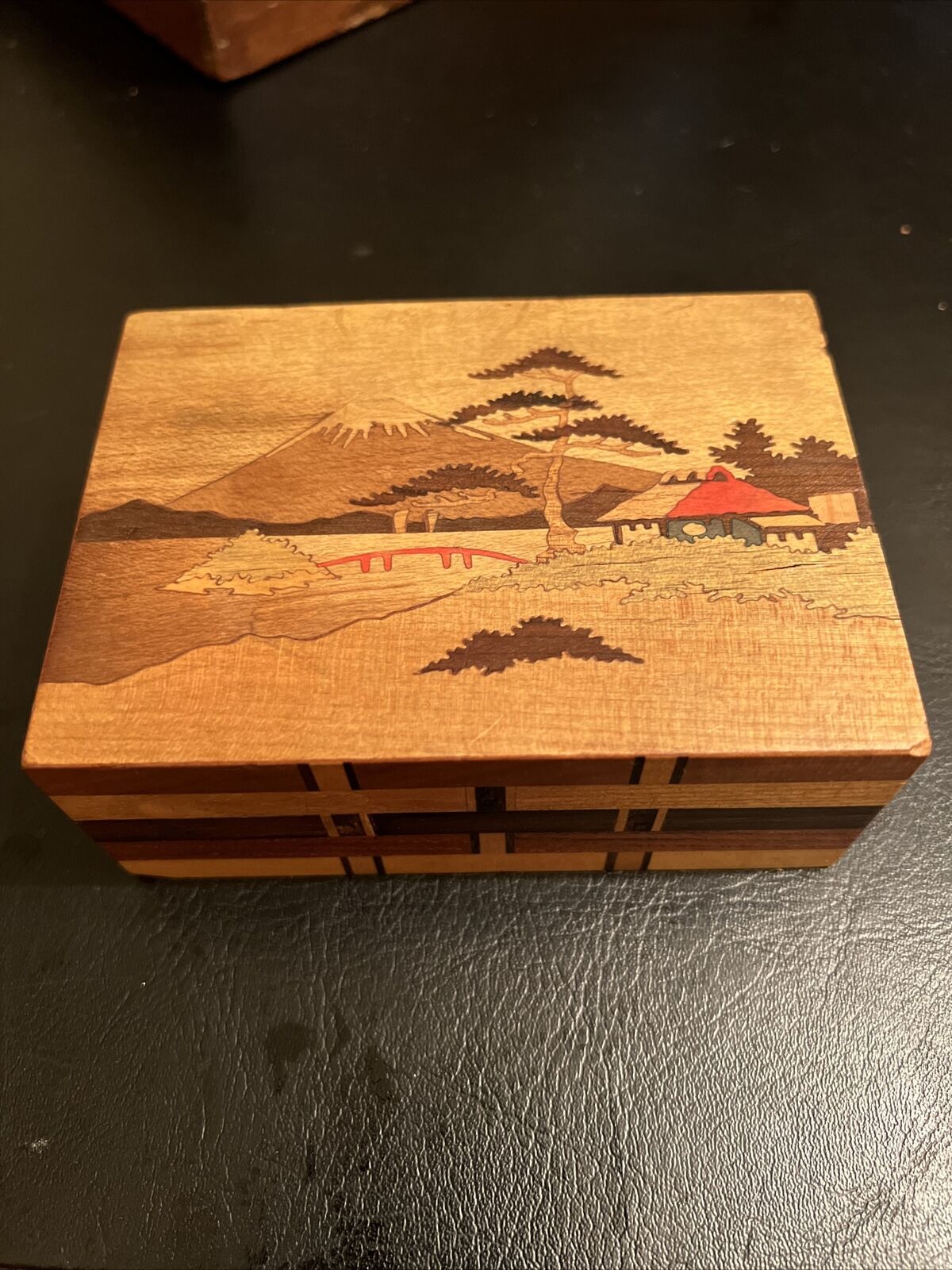 Stunning And Extremely Rare Vintage Puzzle Box Wooden Japanese Mt. Fuji Scene