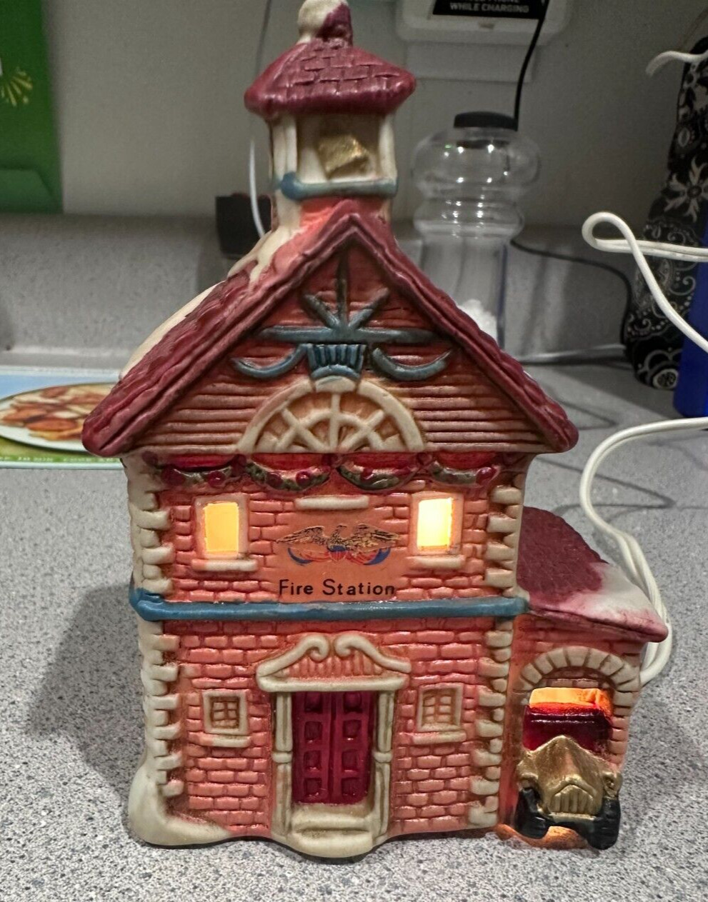 VTG AMES VICTORIAN VILLAGE COLLECTIBLES  FIRE STATION- WORKING