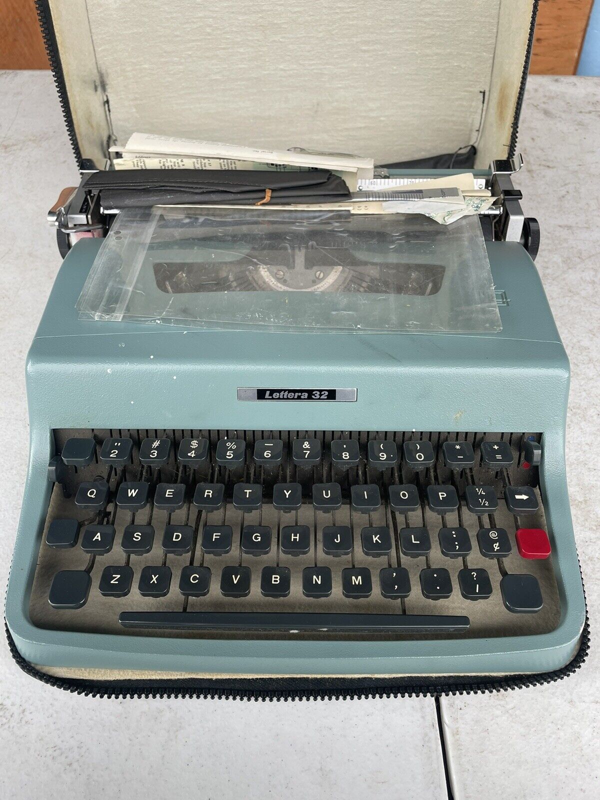 Vintage Olivetti Underwood Lettera 32 Portable Manual Typewriter w/case Italy