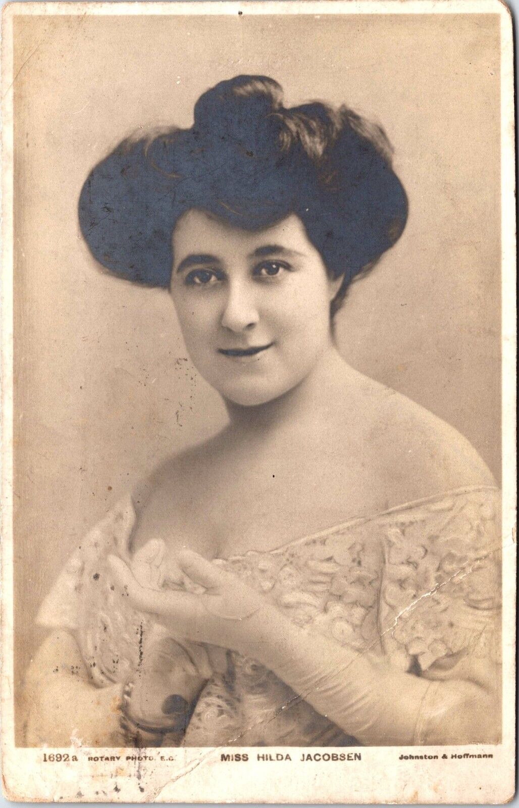 HILDA JACBSEN : BRITISH ACTRESS AND SINGER : D\'ORLY OPERA CO. : RPPC   (1904)