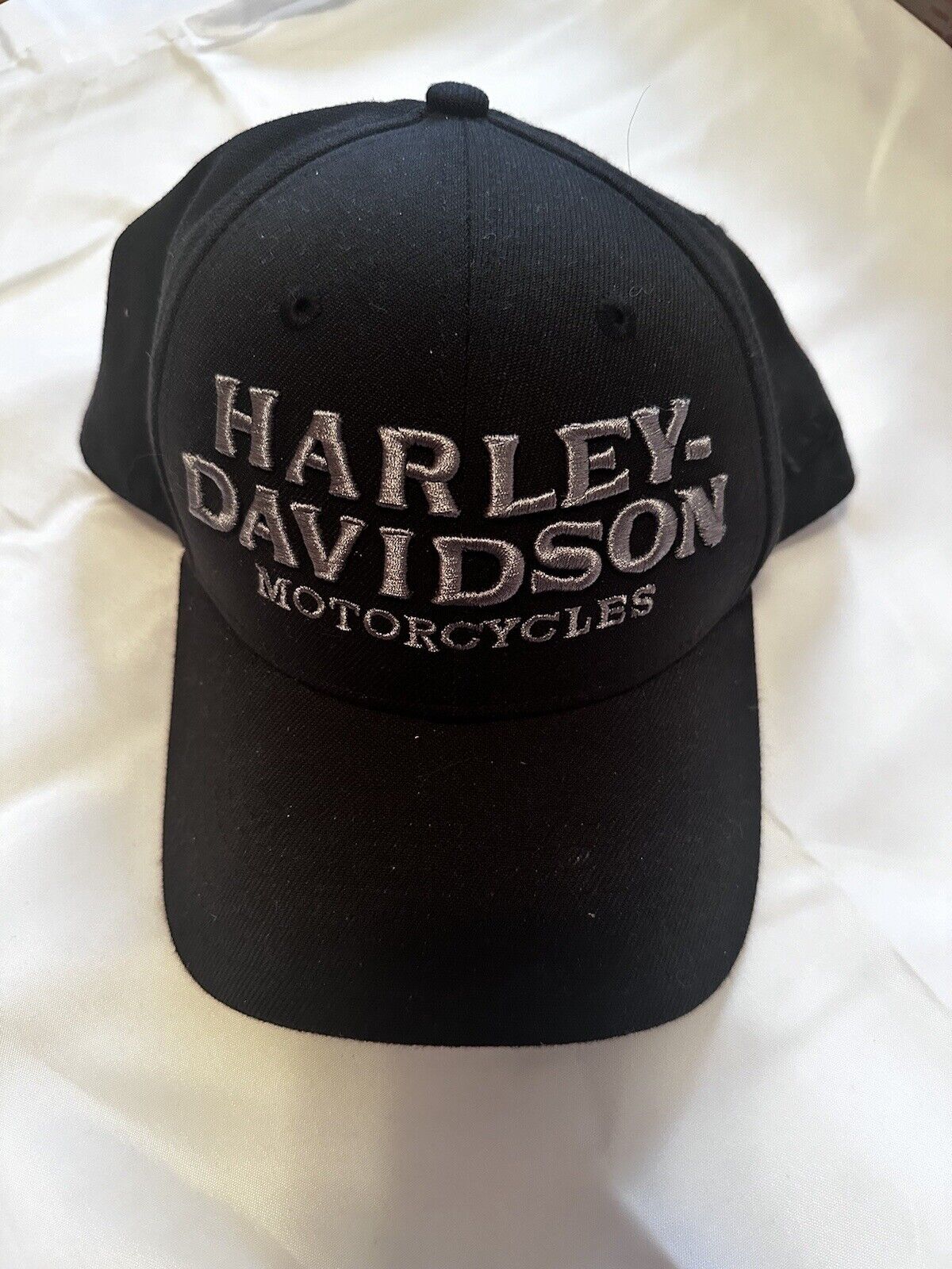 Genuine Harley Davidson New Era Black Embroidered Hat Size Small Medium NWOT