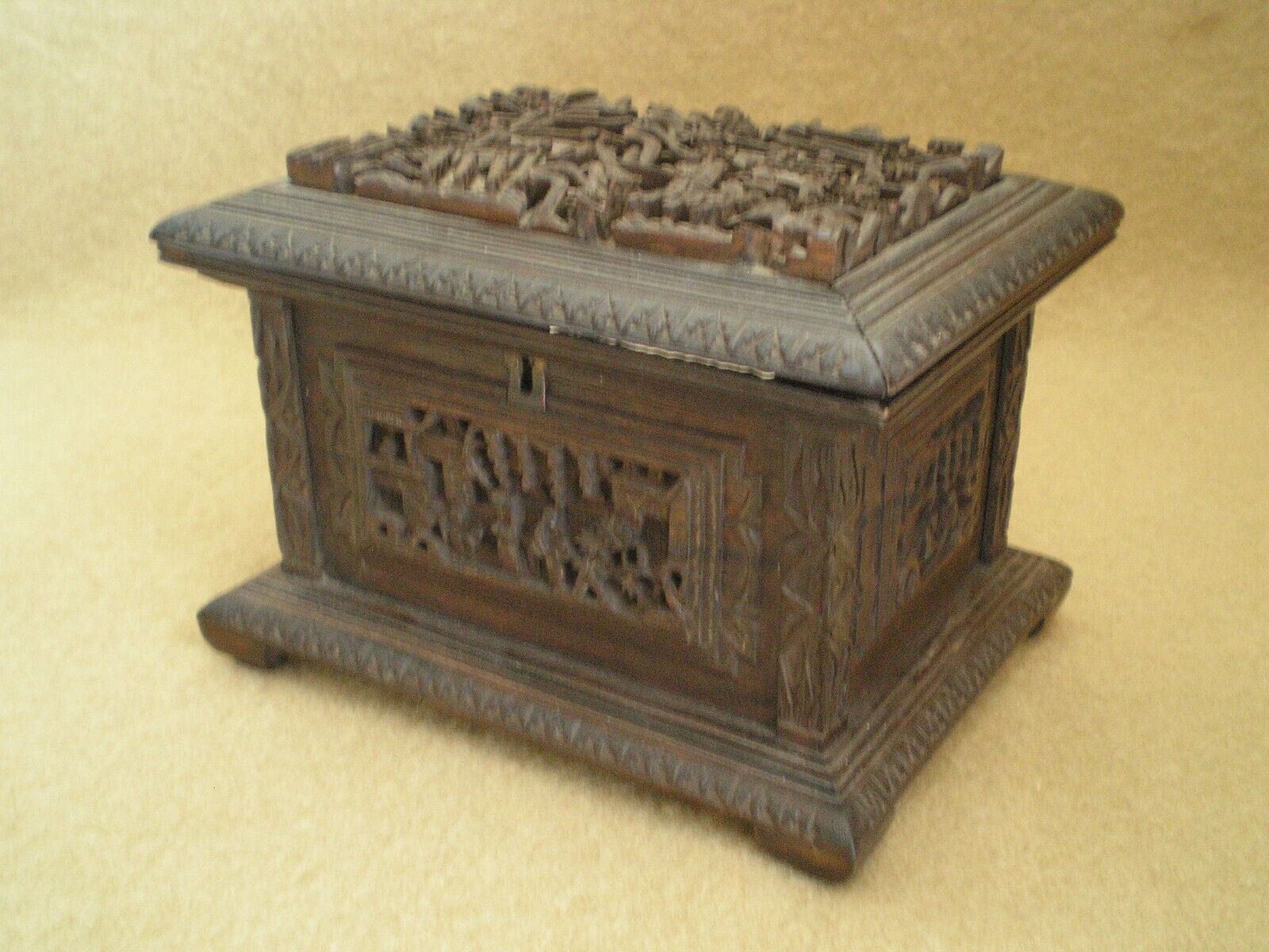 Vintage Chinese Hand Carved Sandalwood Jewelry Box ~ c1920 - 1960
