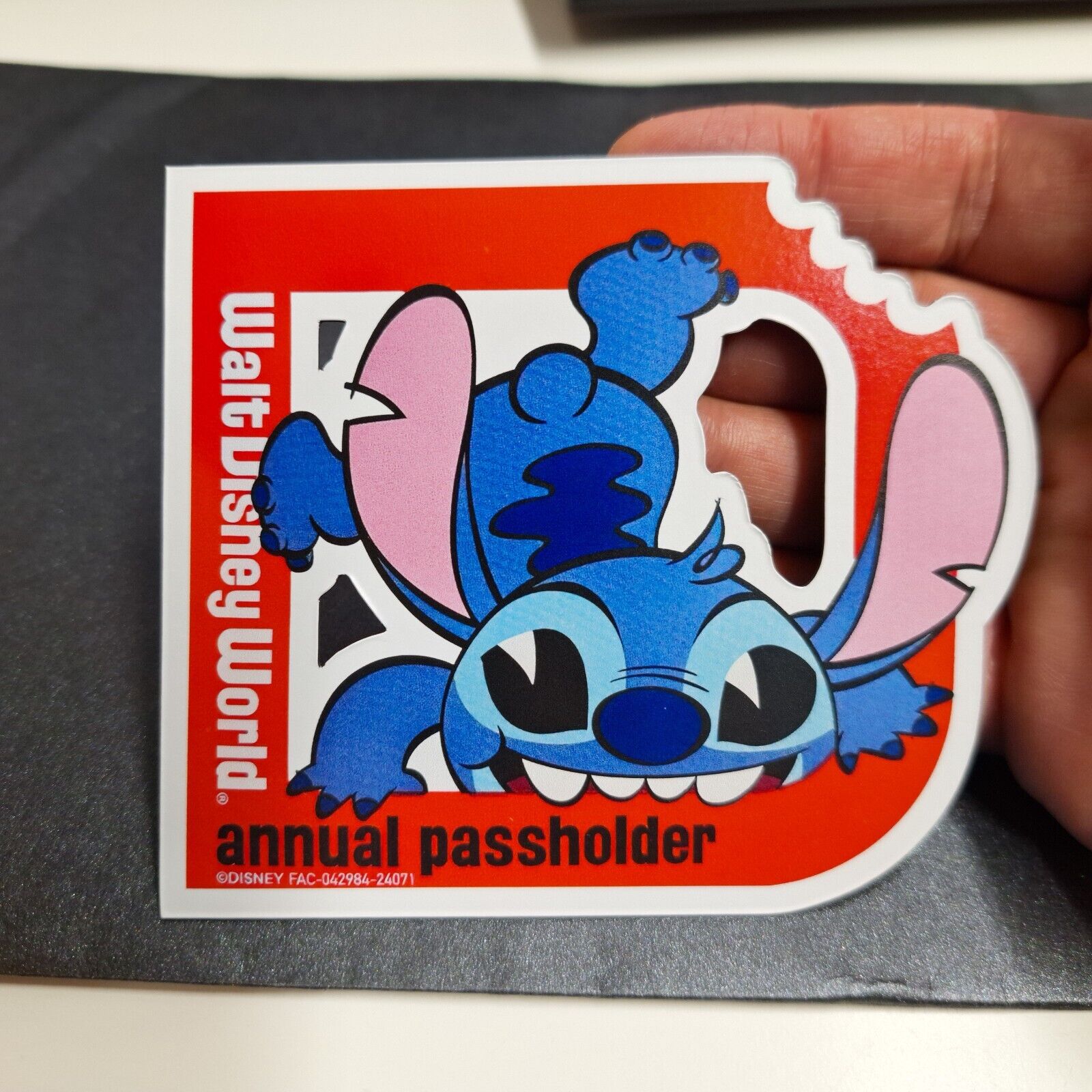 *READ* Aftermarket Walt Disney Annual Passholder Stitch in 2024 magnet & Sticker