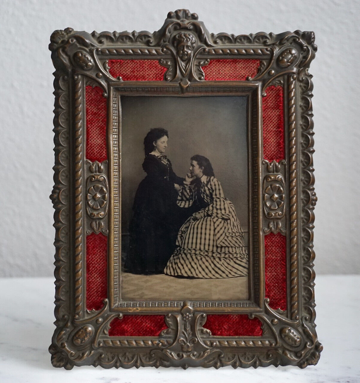 Antique Victorian Brass Repousse Frame With Tin Type Photo 6\