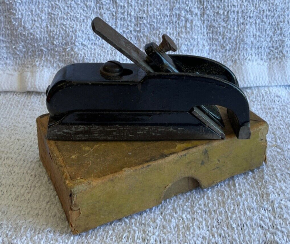 Antique Vtg Bullnose 4” Rabbit Plane, Cast Iron with original box. #506 w/1” cut