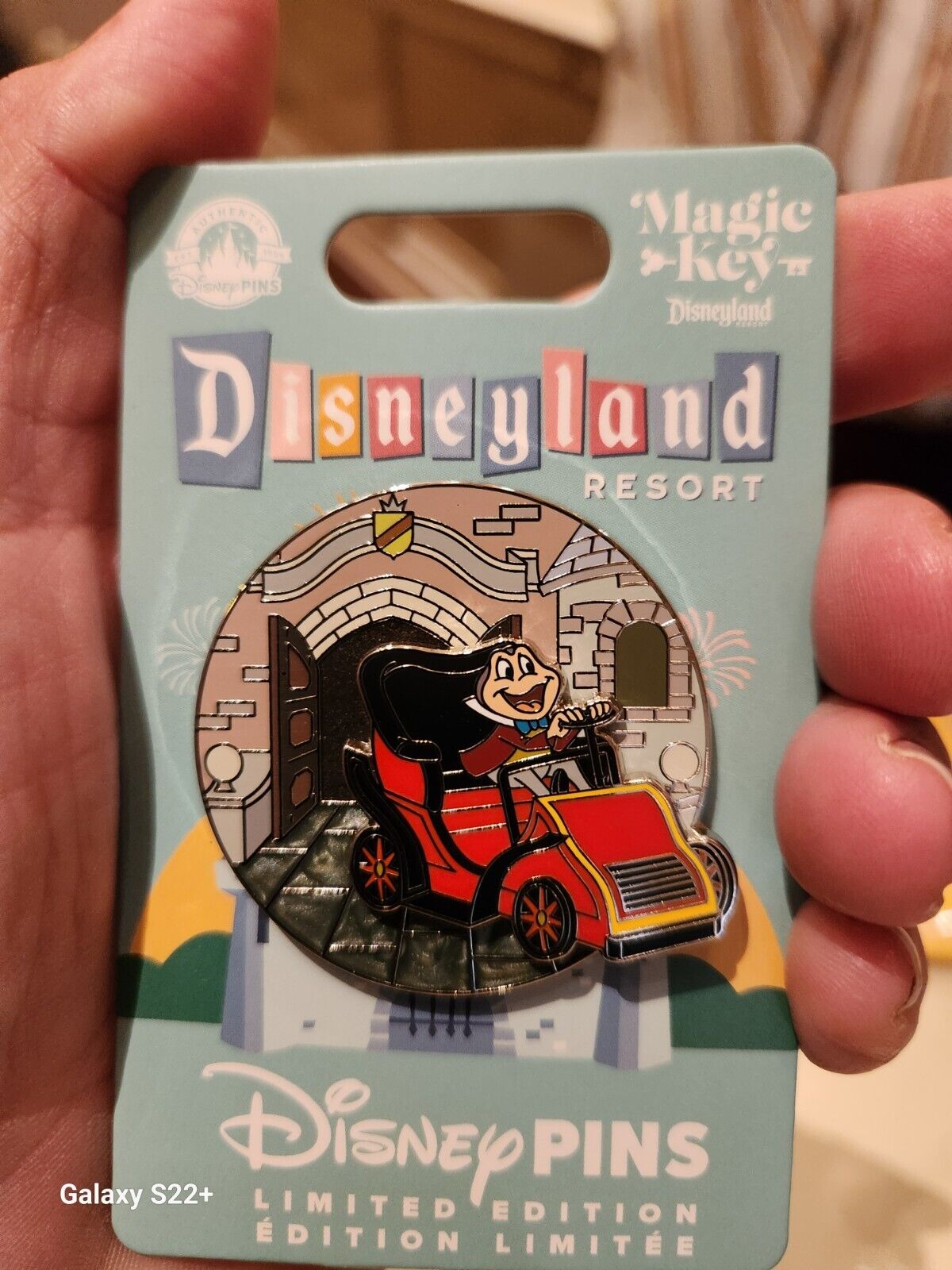 Disneyland quarterly magic Key exclusive mr. toad pin 