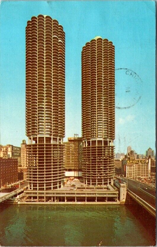 Vintage Postcard The Twin Towers of Marina City Chicago Illinois IL  1968   1089