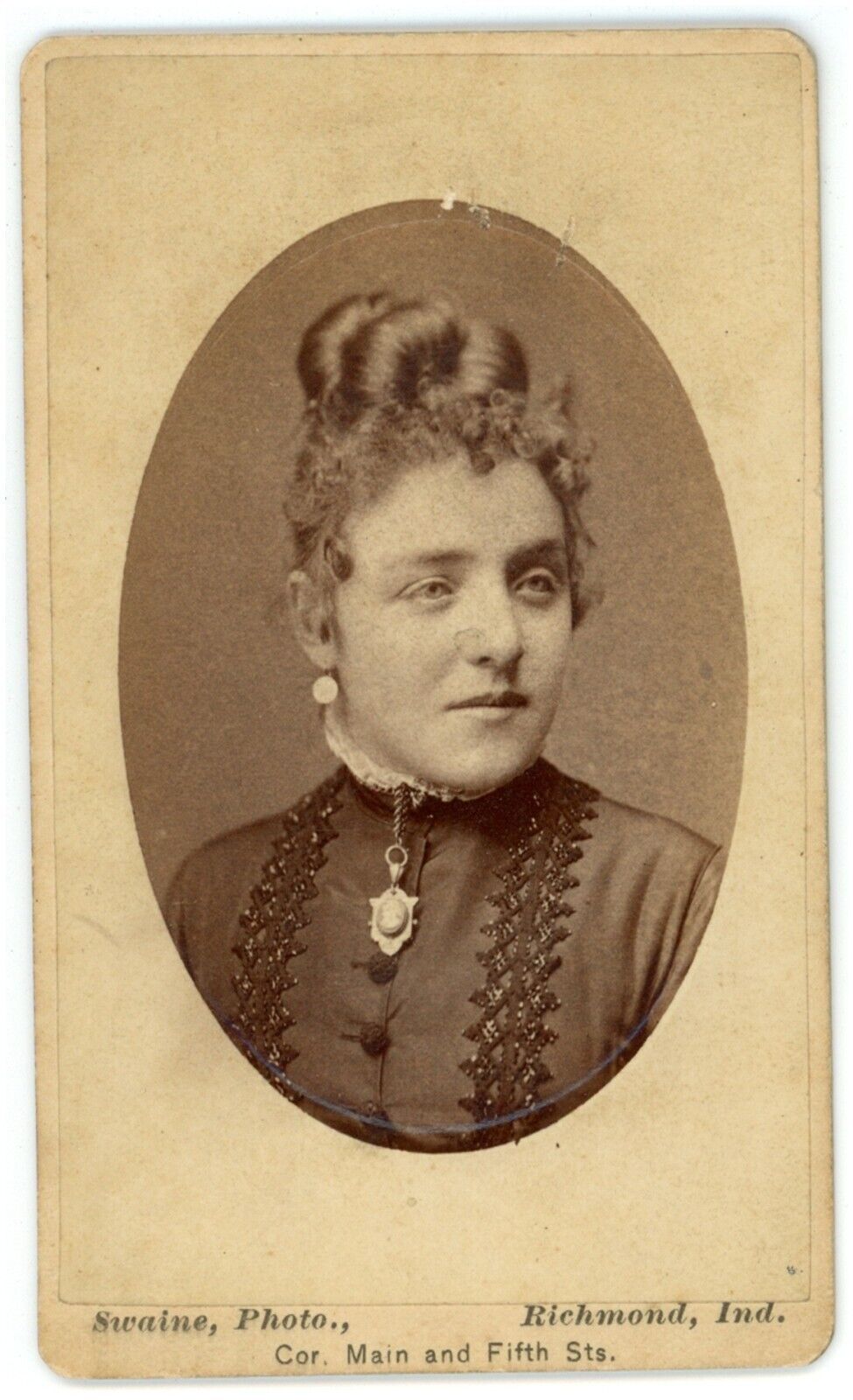 CIRCA 1870\'S CDV Beautiful Young Woman Dress Stunning Hair Swaine Richmond, IN