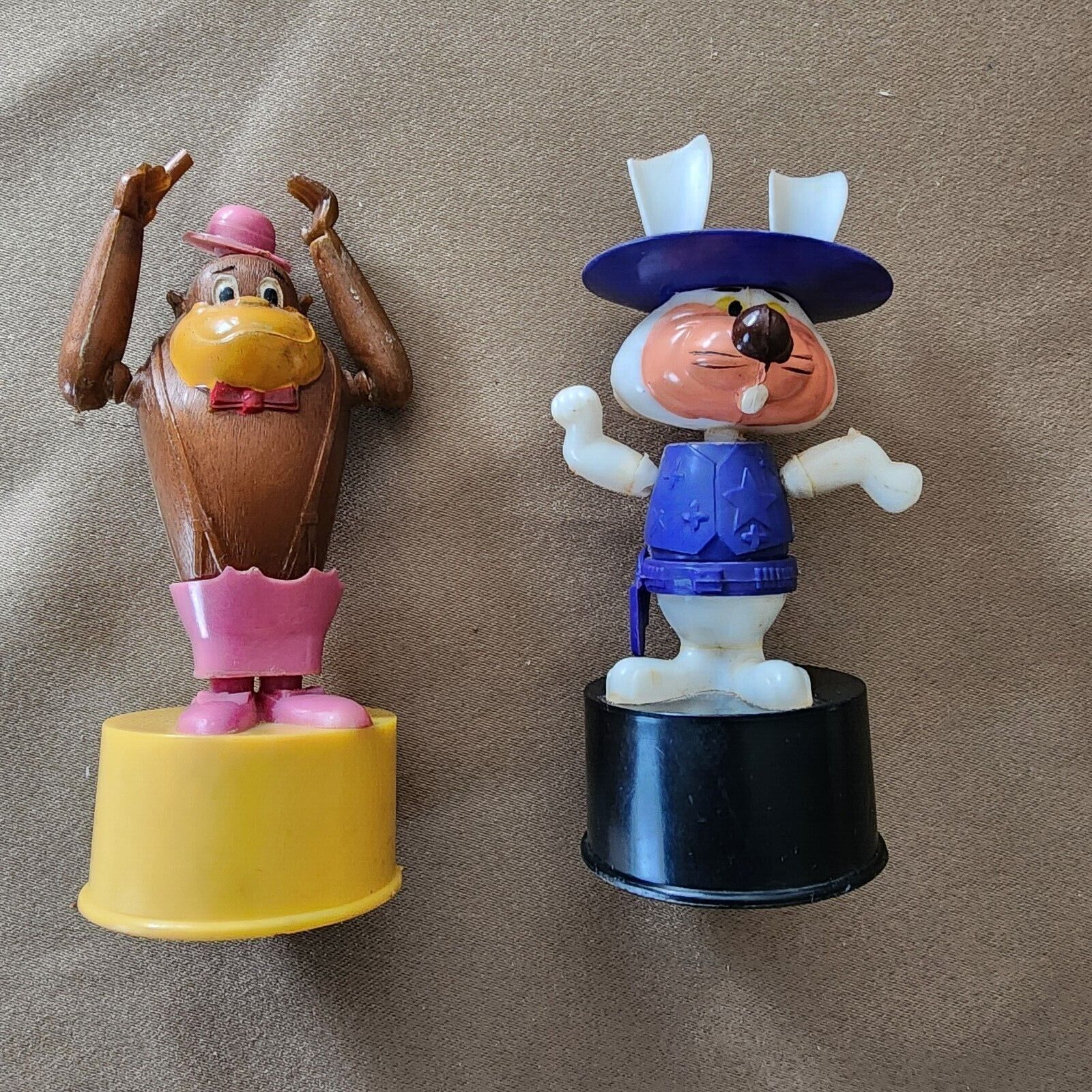 Magilla Gorilla and Ricochet Rabbit - Push Button Puppets - Kohner Bros.Set of 2