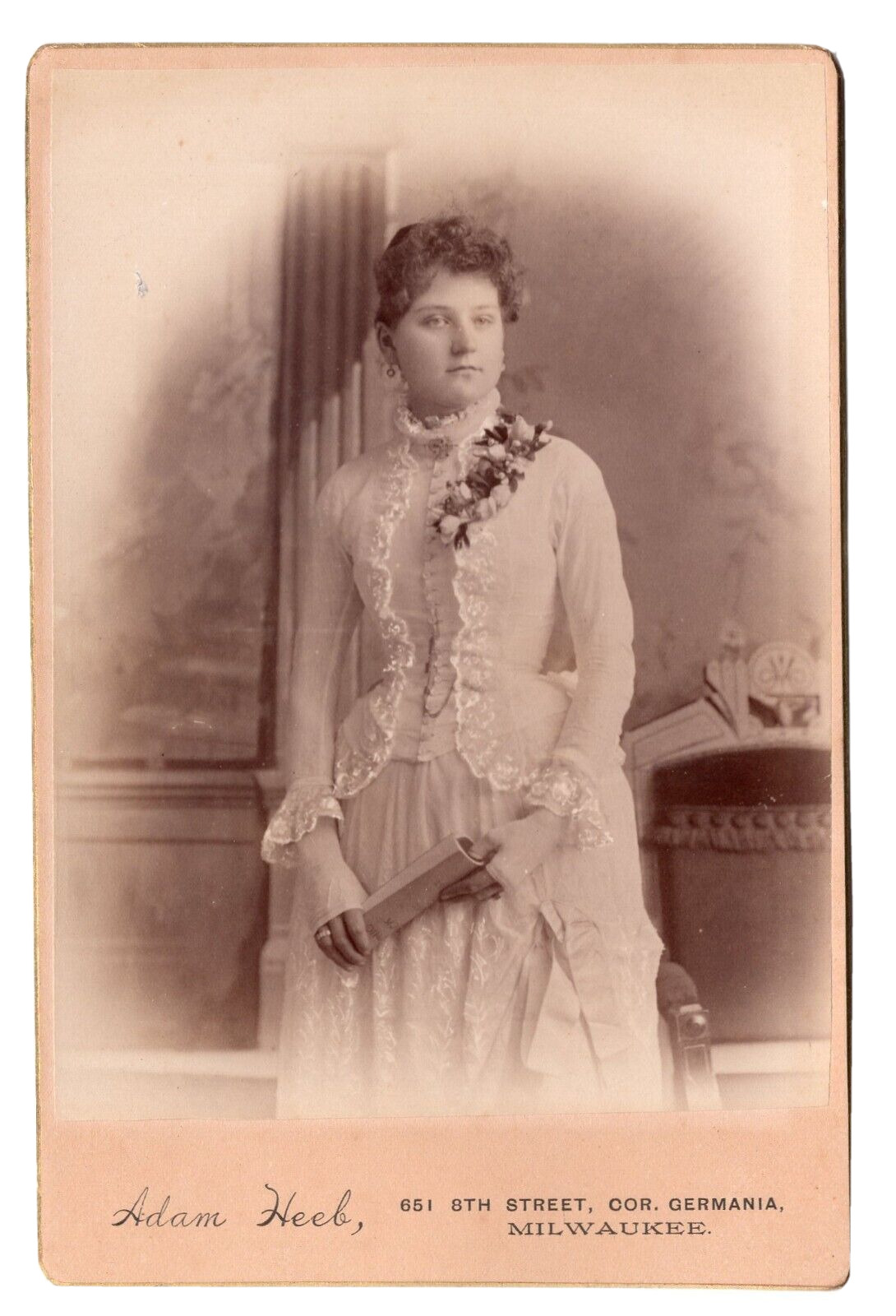 MILWAUKEE WI 1880s LADY BEAUTIFUL DRESS CORSAGE GRADUATE Victorian Cabinet Card