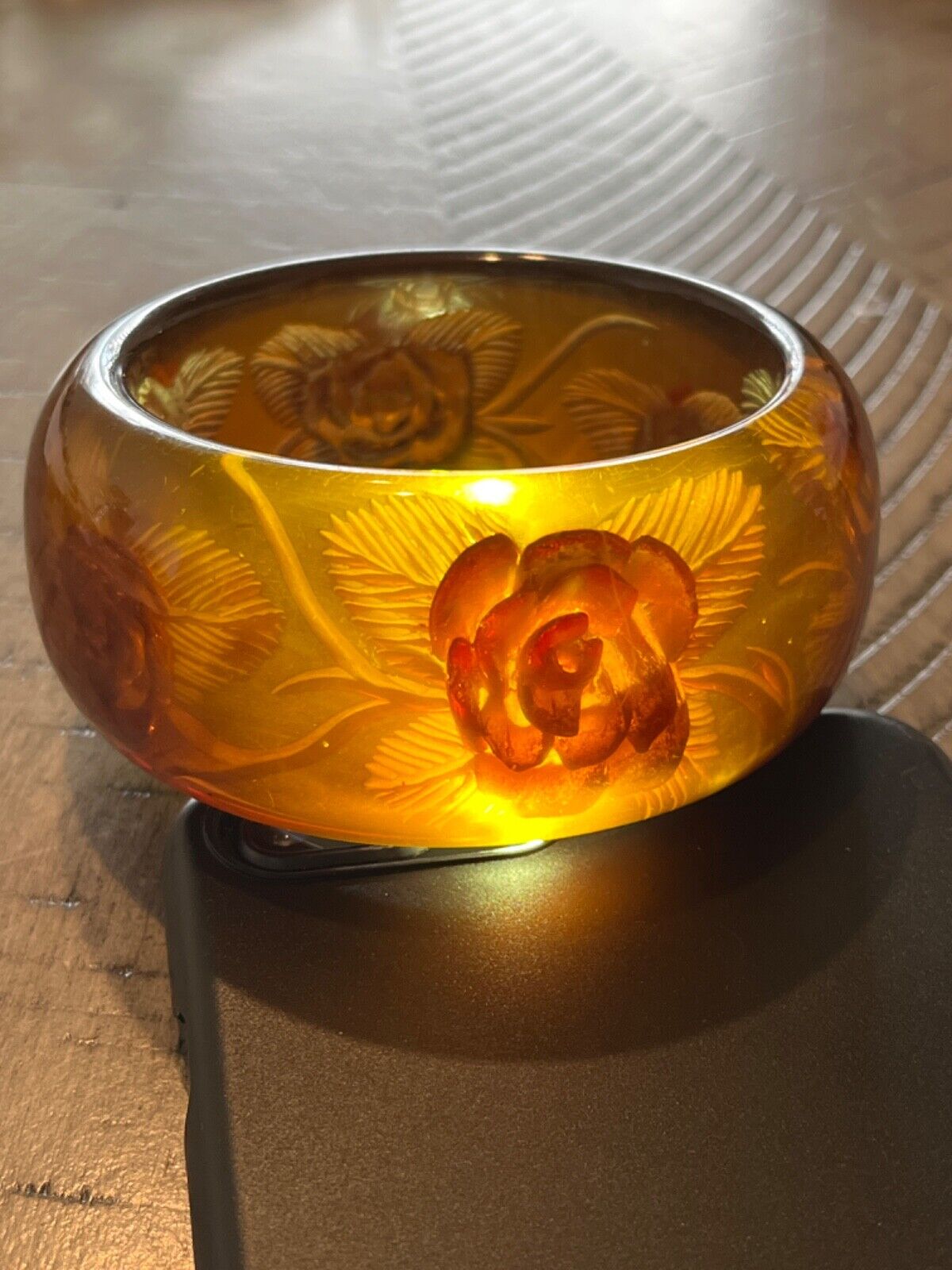 1960s handmade dark amber bakelite reverse intaglio carved flower bangle 020524@