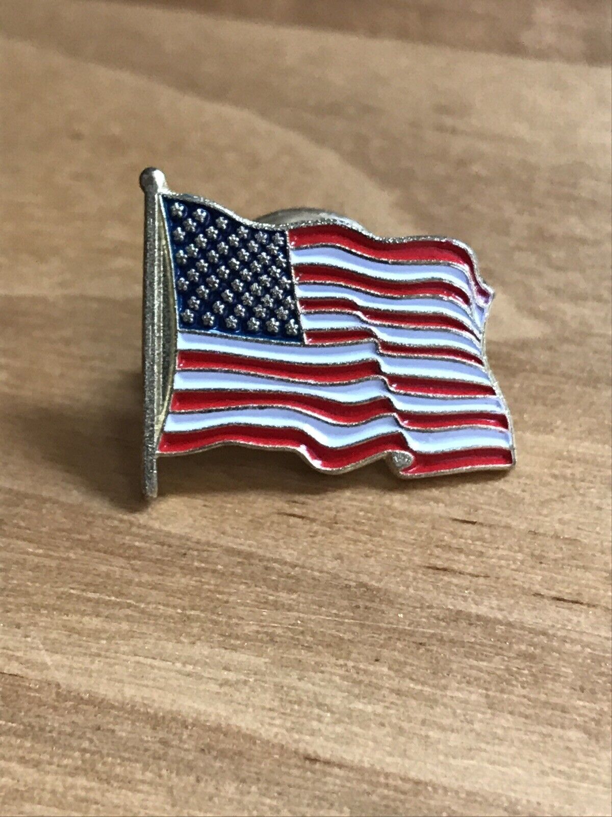 High Quality American Waving Flag Lapel Pins - Patriotic USA