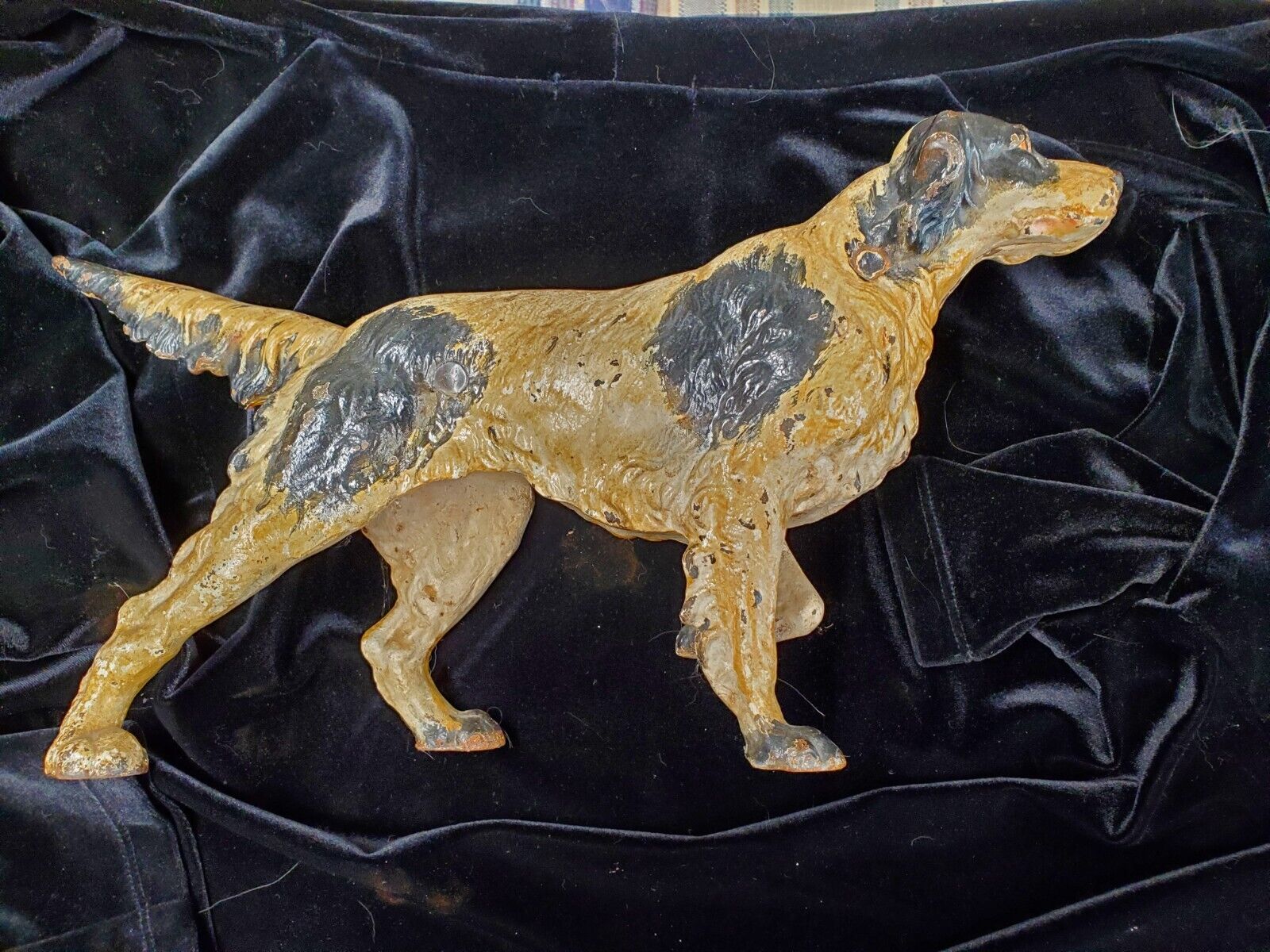 Cast Iron Pointer Dog Sculpture (1910s-1940s)