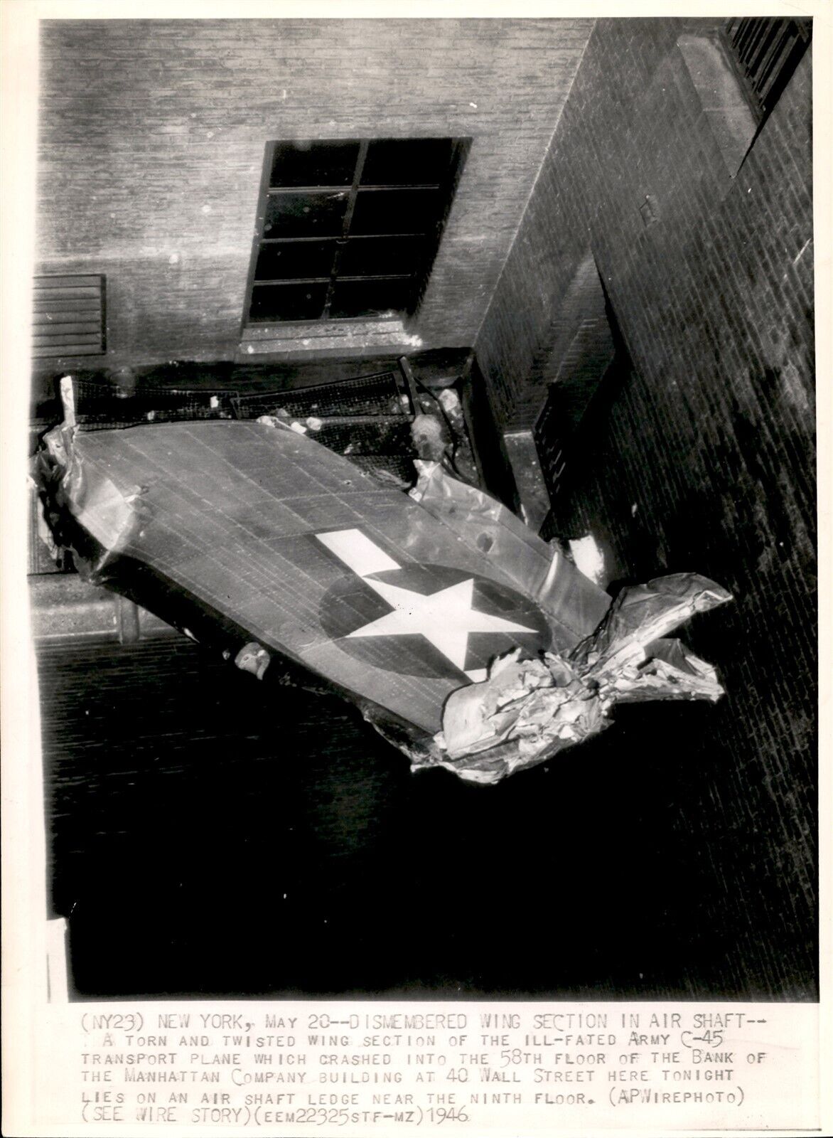 LD352 1946 Oversize Wire Photo WING SECTION ARMY C-45 PLANE CRASH IN MANHATTAN