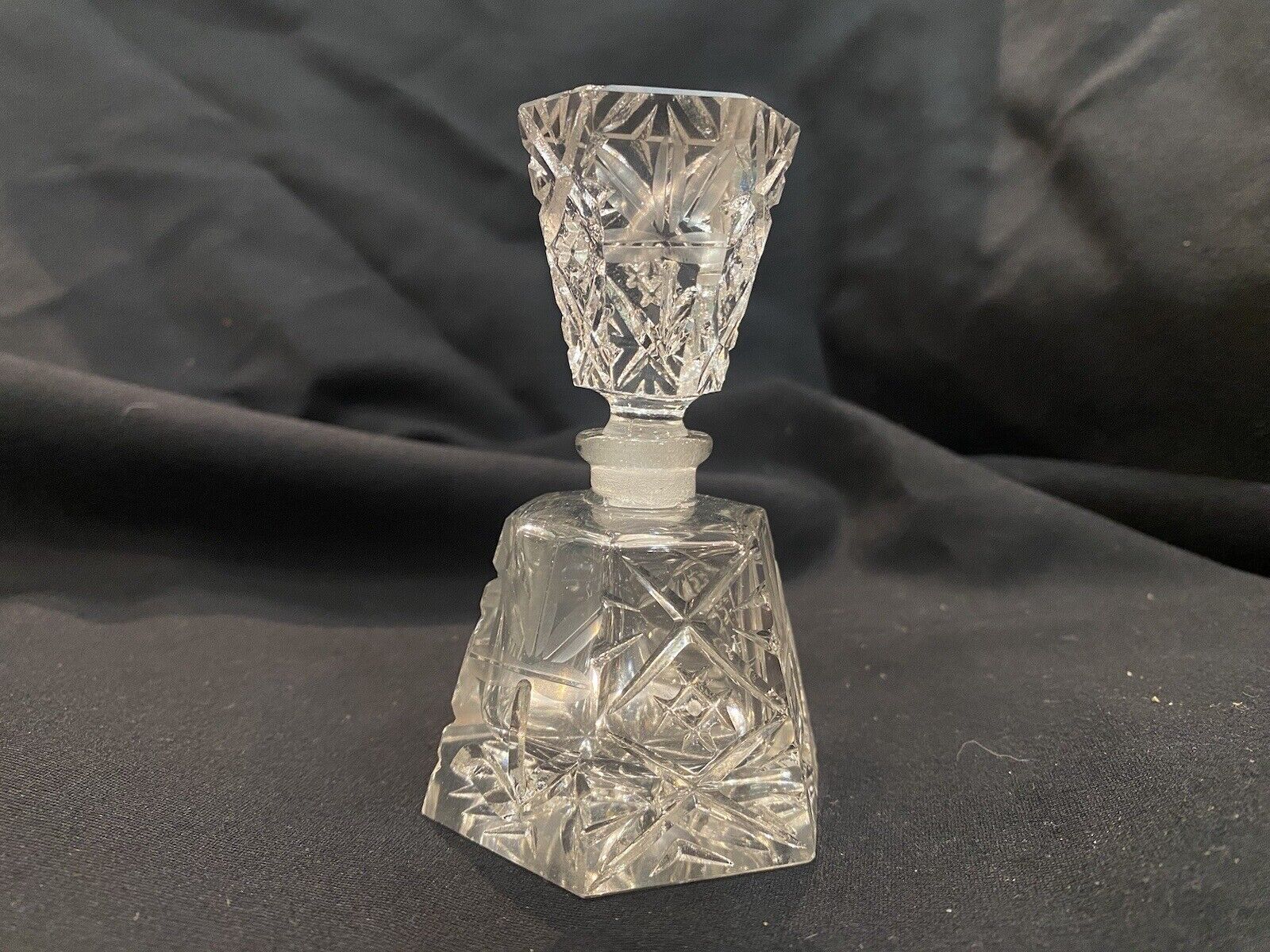Vintage Cut Glass Perfume Bottle Clear Perfume Bottle 3 1/2” vintage dresser...
