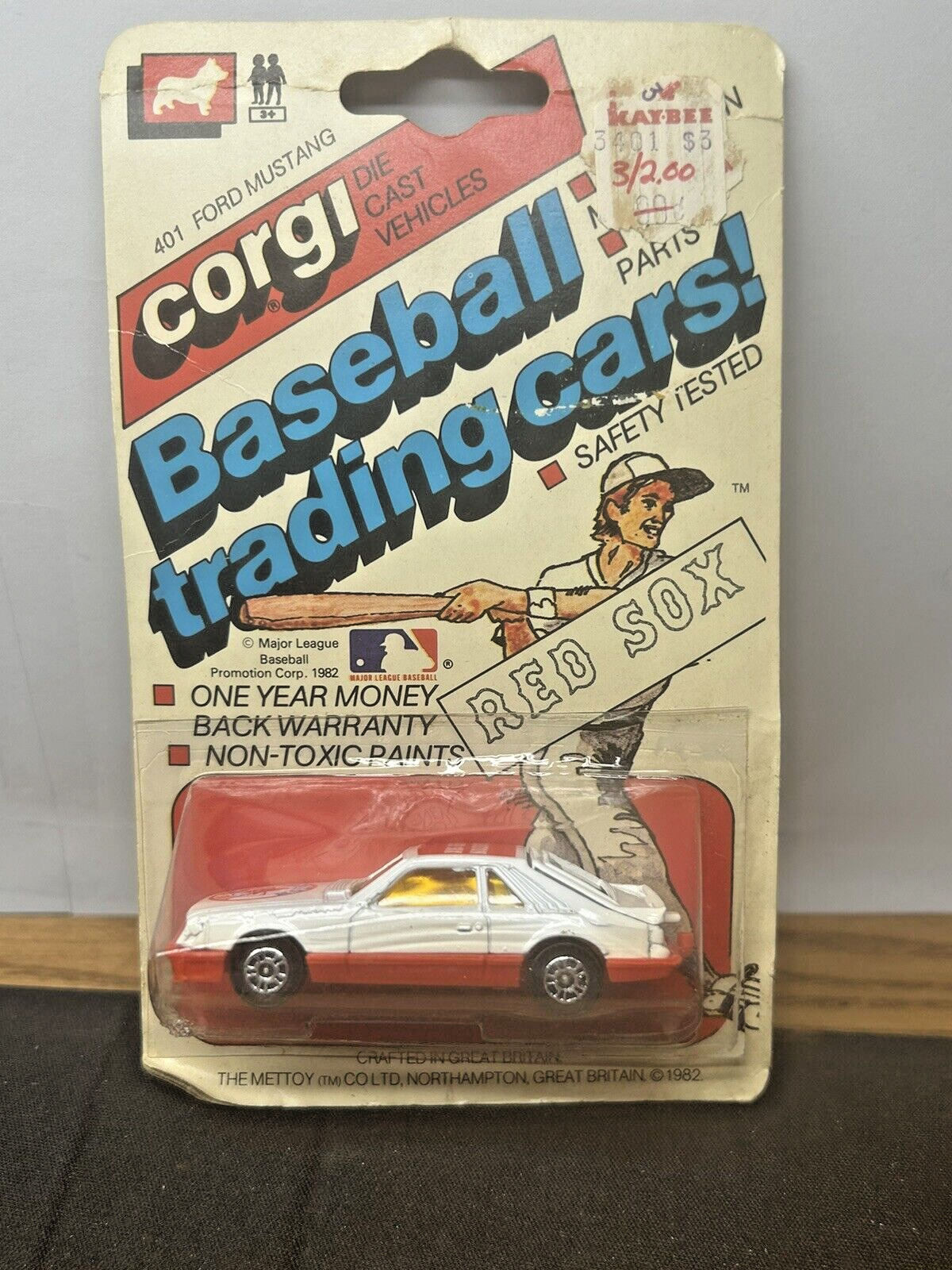 CORGI DIE CAST TRADING CAR 1982 BOSTON RED SOX FORD MUSTANG #401 NEW/SEALED CARD
