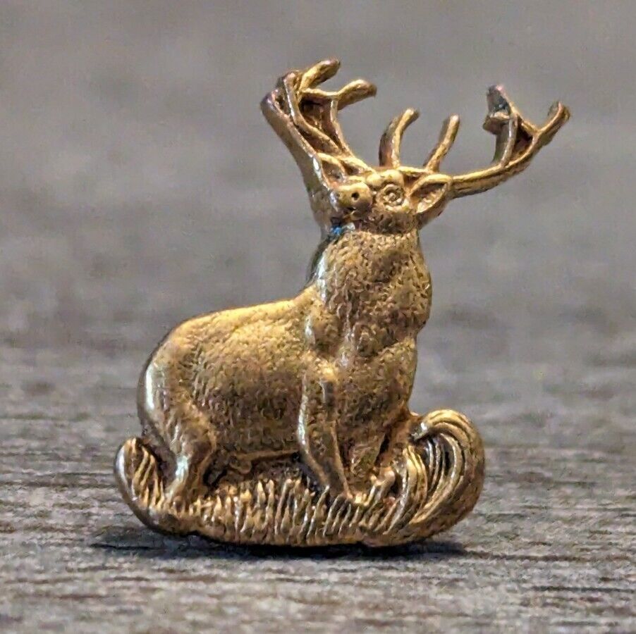 Small Gold-Toned Vintage Elk In Grass Lapel Pin