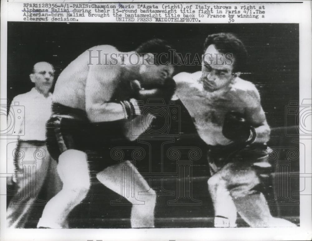 1957 Press Photo Mario D\'Agata vs Alphonse Halimi in Paris boxing bout