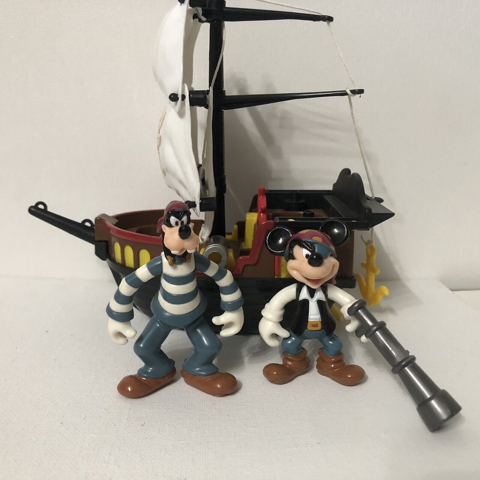 RARE Disney 2.5” Pirate Mickey Mouse & Goofy Toy COLLECTIBLE Kid Bonus Ship READ