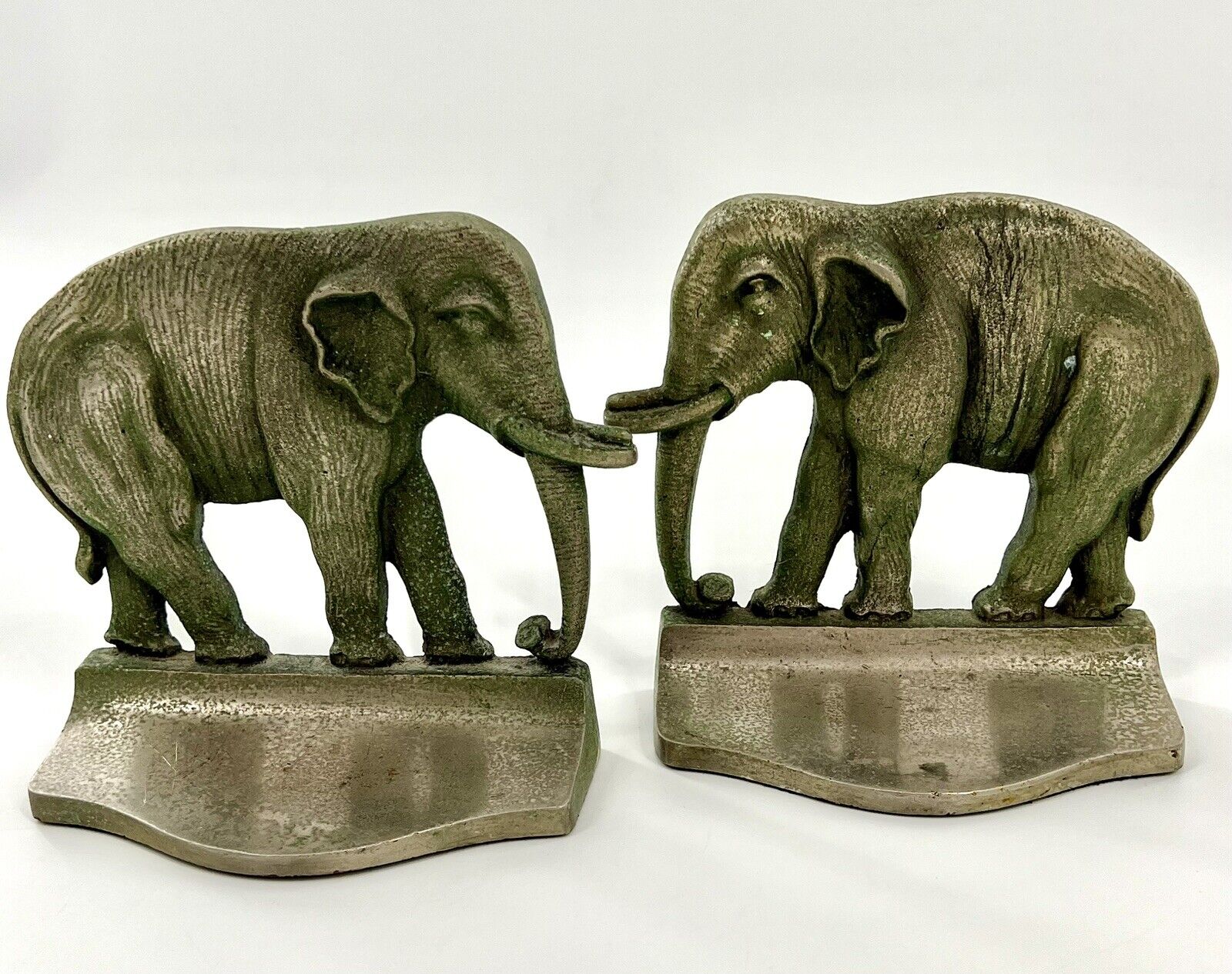 Vintage Pair of Elephant Cast Iron Metal Bookends Collectible 5.5\