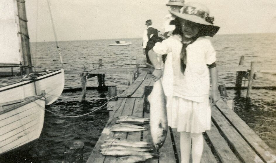 G809 Original Vintage Photo EDWARDIAN GIRL HOLDING A FISH, BOATS DOCK c 1900\'s