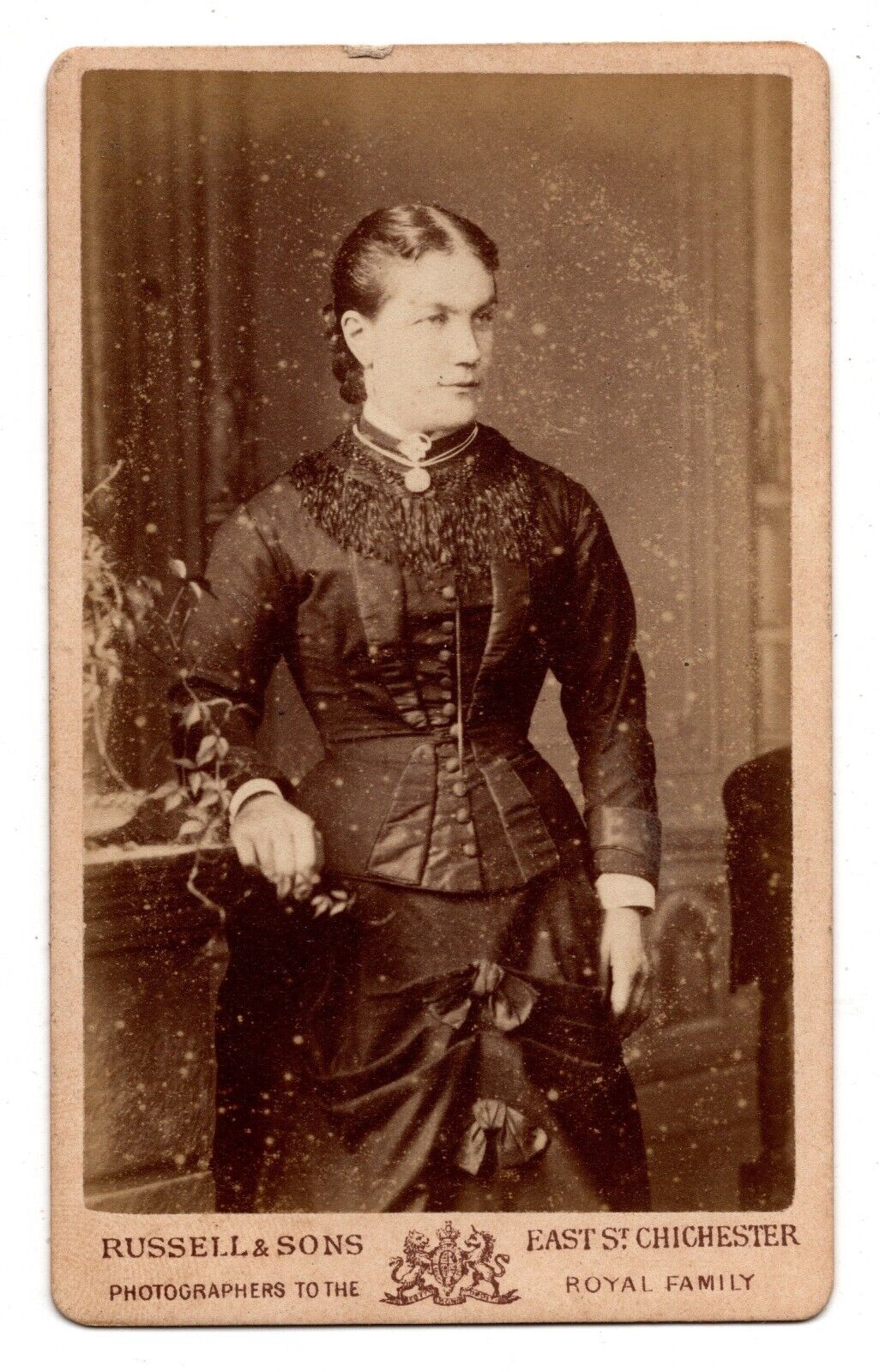ANTIQUE CDV CIRCA 1880s JAS RUSSEL & SONS GORGEOUS YOUNG LADY CHICHESTER ENGLAND