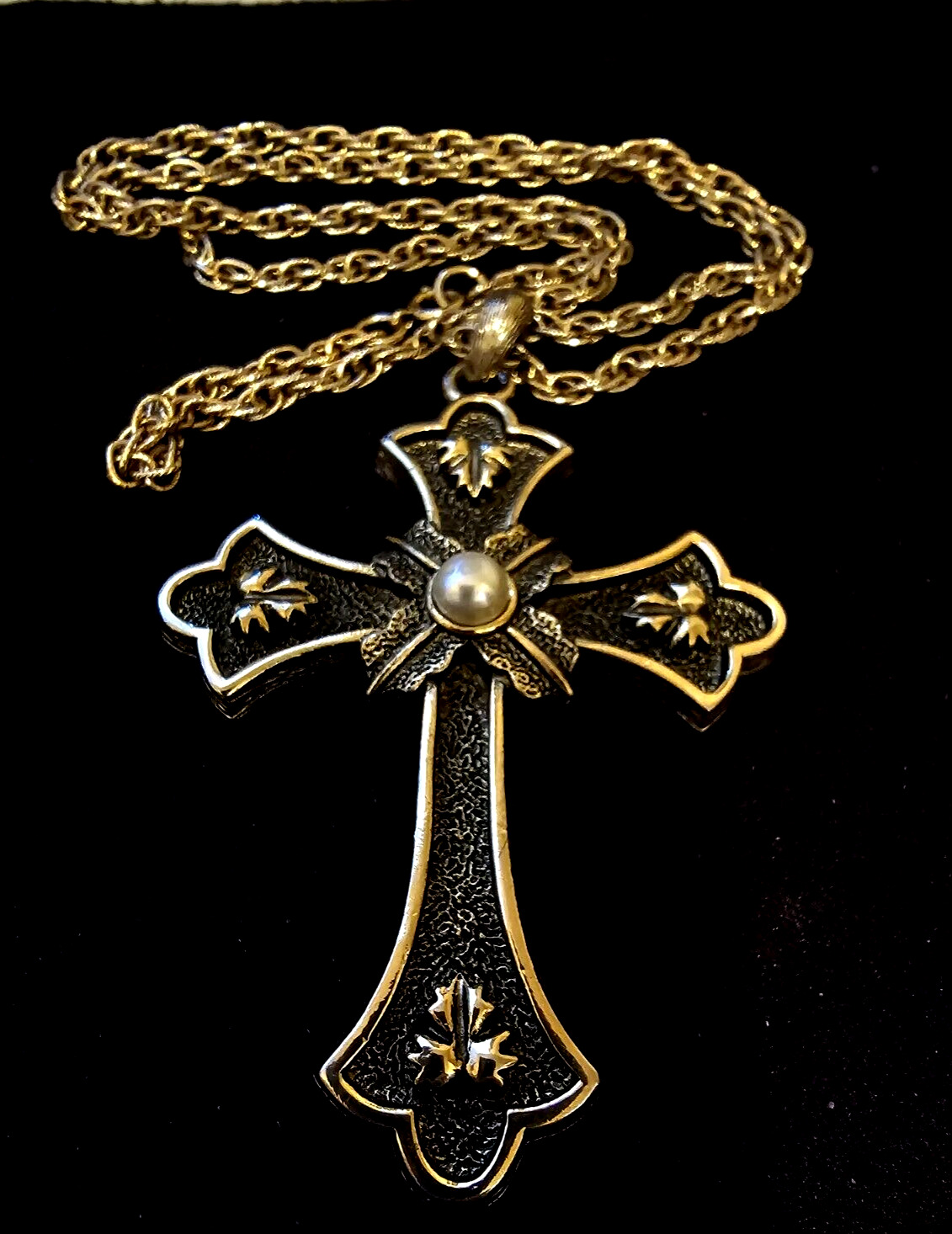 Limited Edition Sarah Coventry Cross Pendant (1975) Collectable Jewelry Crucifix