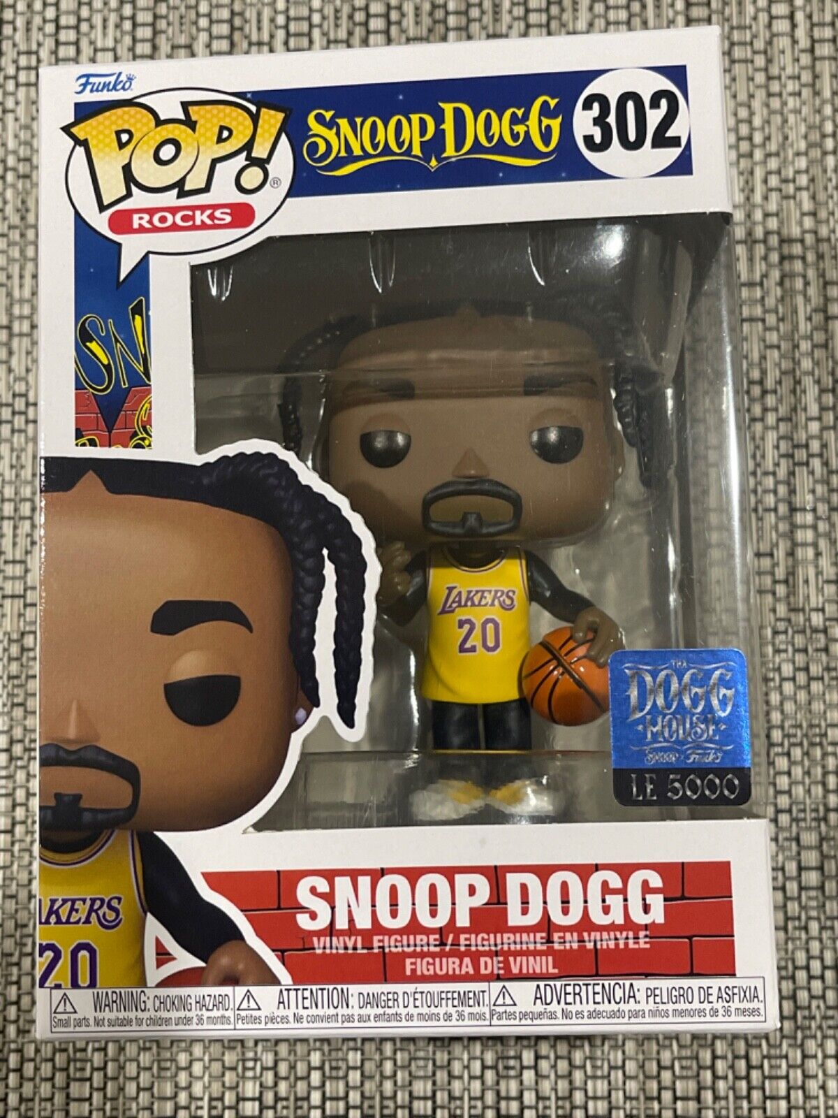 Funko pop Snoop Dogg yellow lakers jersey #302 Dogg house exclusive LE 5k pcs