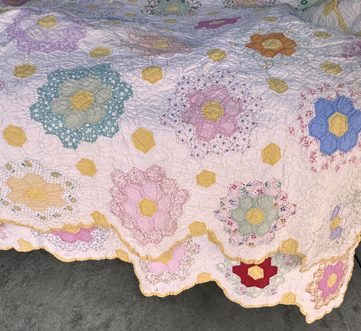 STUNNING 1930-40’s GRANDMOTHER’S FLOWER GARDEN Quilt ~ FLORAL Fabrics  93” X 72”