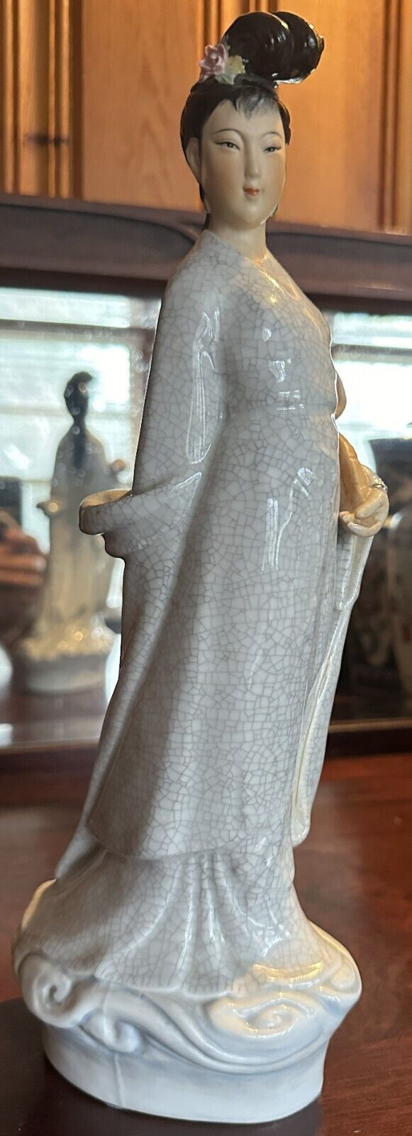 Crackle Porcelain Geisha Statue with Ladle